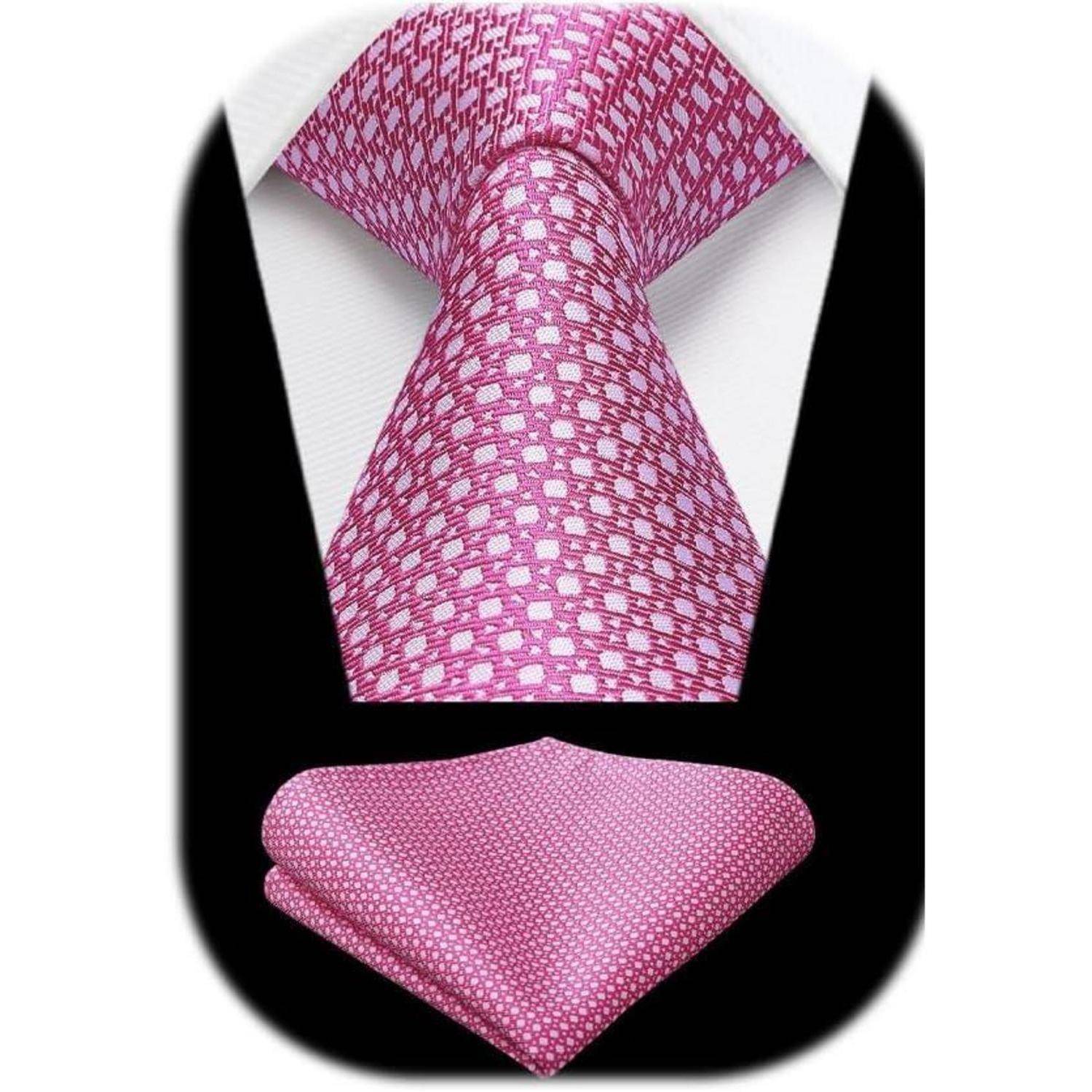Rosa gemusterte Krawatte mit passendem Einstecktuch vor einem schlichten Hintergrund. Die Krawatte weist weiße geometrische Formen auf, die ein elegantes Erscheinungsbild erzeugen.