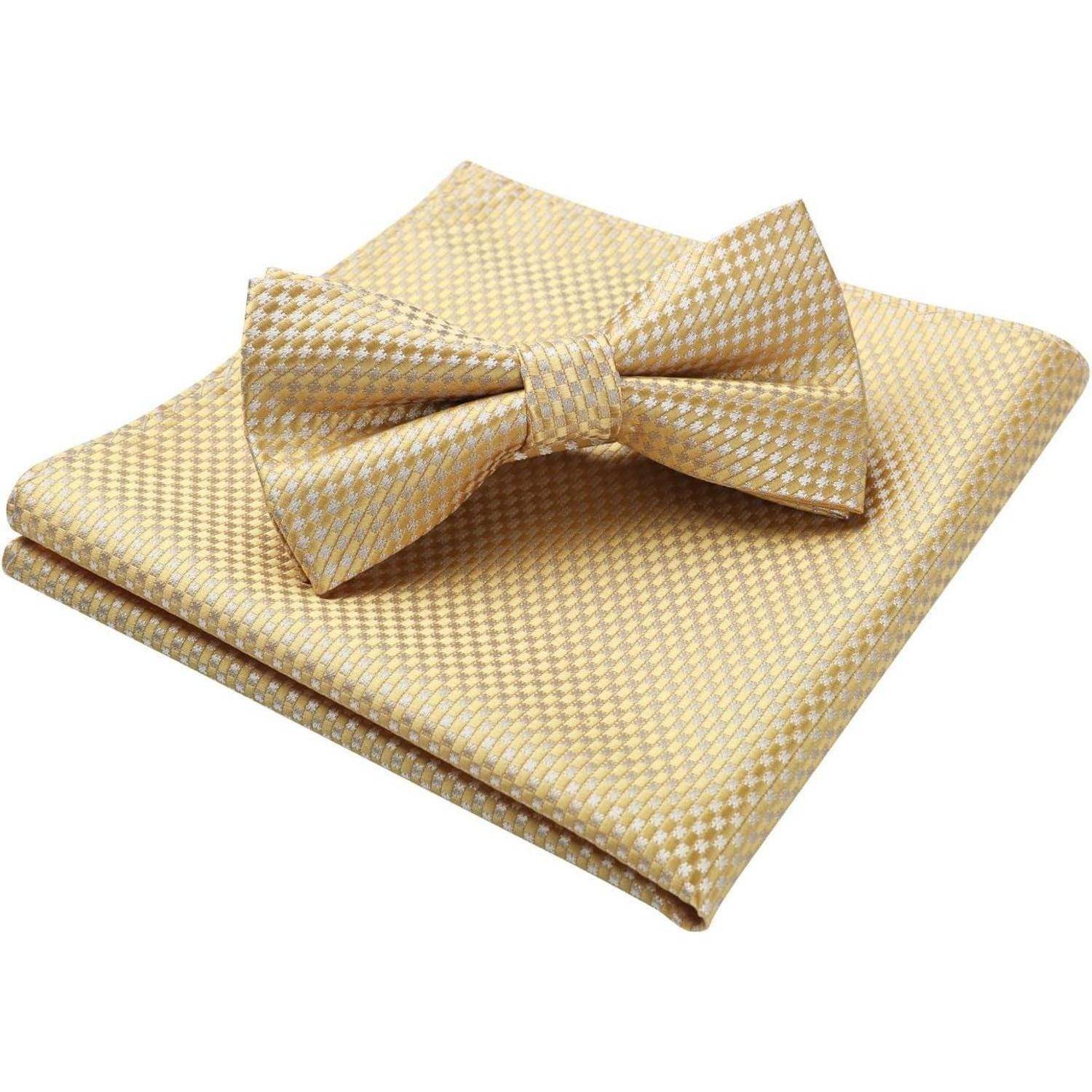 Eine goldfarbene Fliege mit Muster, die auf einem passenden goldfarbenen Einstecktuch platziert ist, geeignet für formelle oder elegante Anlässe.