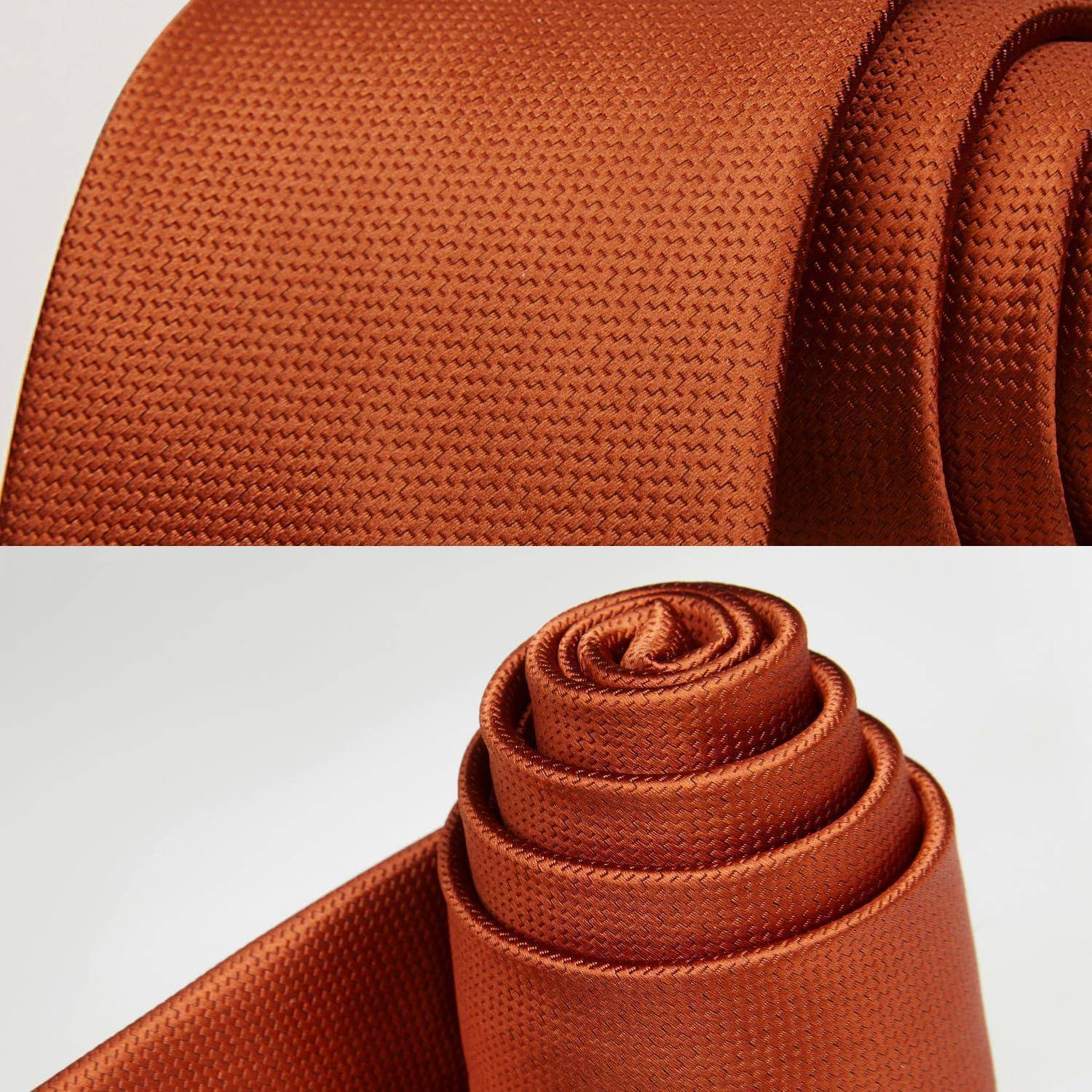 Ein Nahaufnahmebild eines gerollten, strukturierten orangefarbenen Stoffes, der seine detaillierte Webart und sanften Glanz zeigt und dabei seine Qualität und Farbe betont.