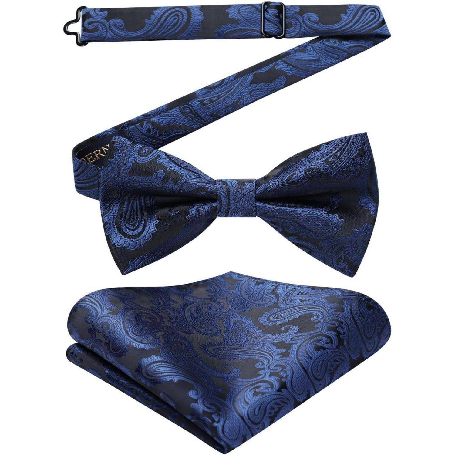 Blauer Paisley-Set beinhaltet eine Fliege, Krawatte und ein Einstecktuch mit elegantem Design, geeignet für festliche Anlässe.
