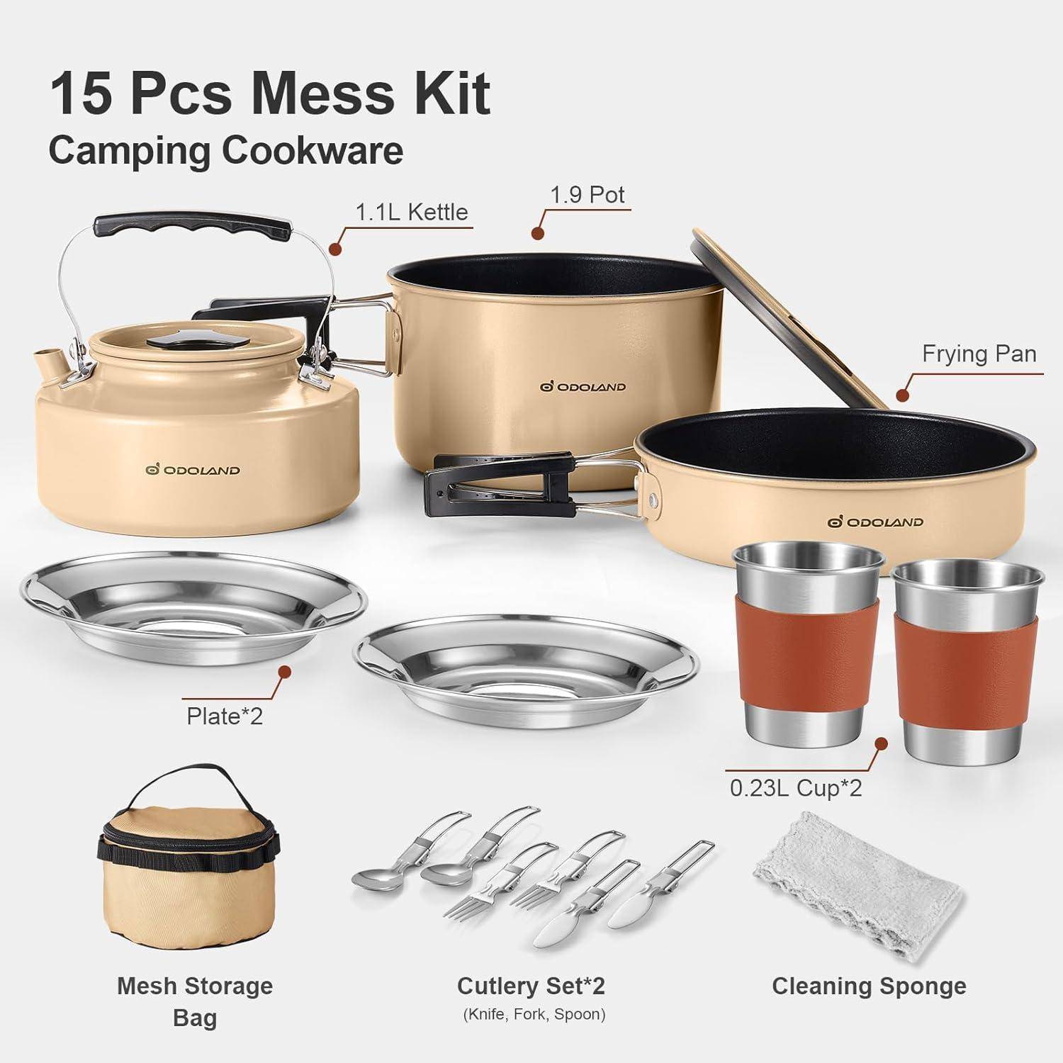 15-teiliges Mess Kit' Set enthält Kessel, Topf, Pfanne, Teller, Becher, Besteck, Schwamm und Aufbewahrungstasche. Ideal zum Campen.