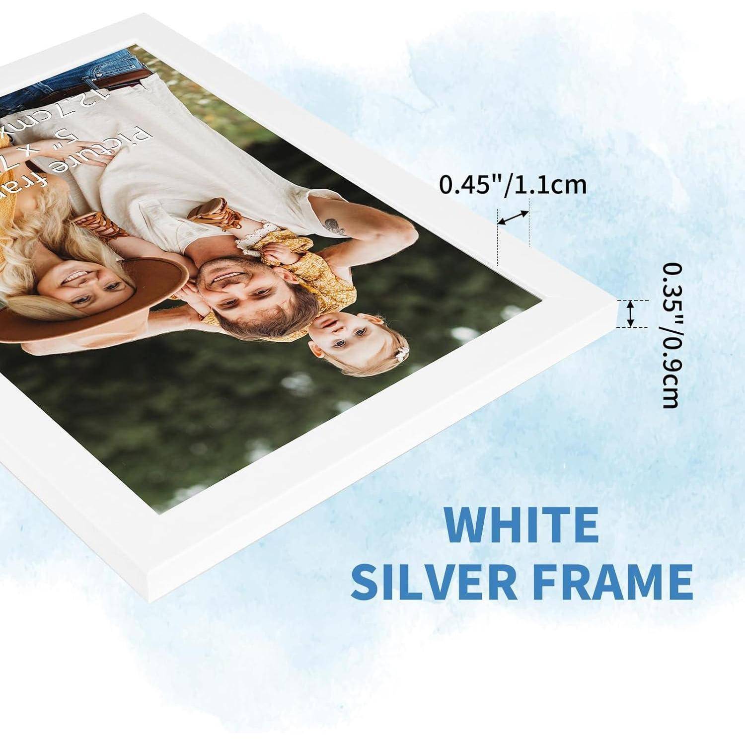 Familienfoto in einem weiß-silbernen Rahmen mit einer Dicke von 0,45 Zoll (1,1 cm) und einer Breite von 0,35 Zoll (0,9 cm).