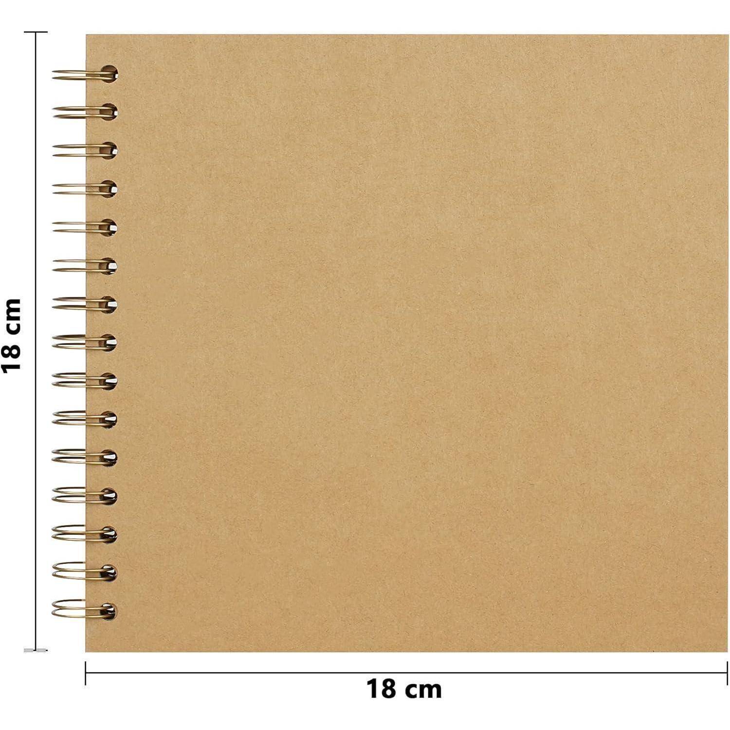 Ein quadratisches Spiralnotizbuch mit braunem Einband wird gezeigt. Die Abmessungen sind mit 18 cm × 18 cm beschriftet.