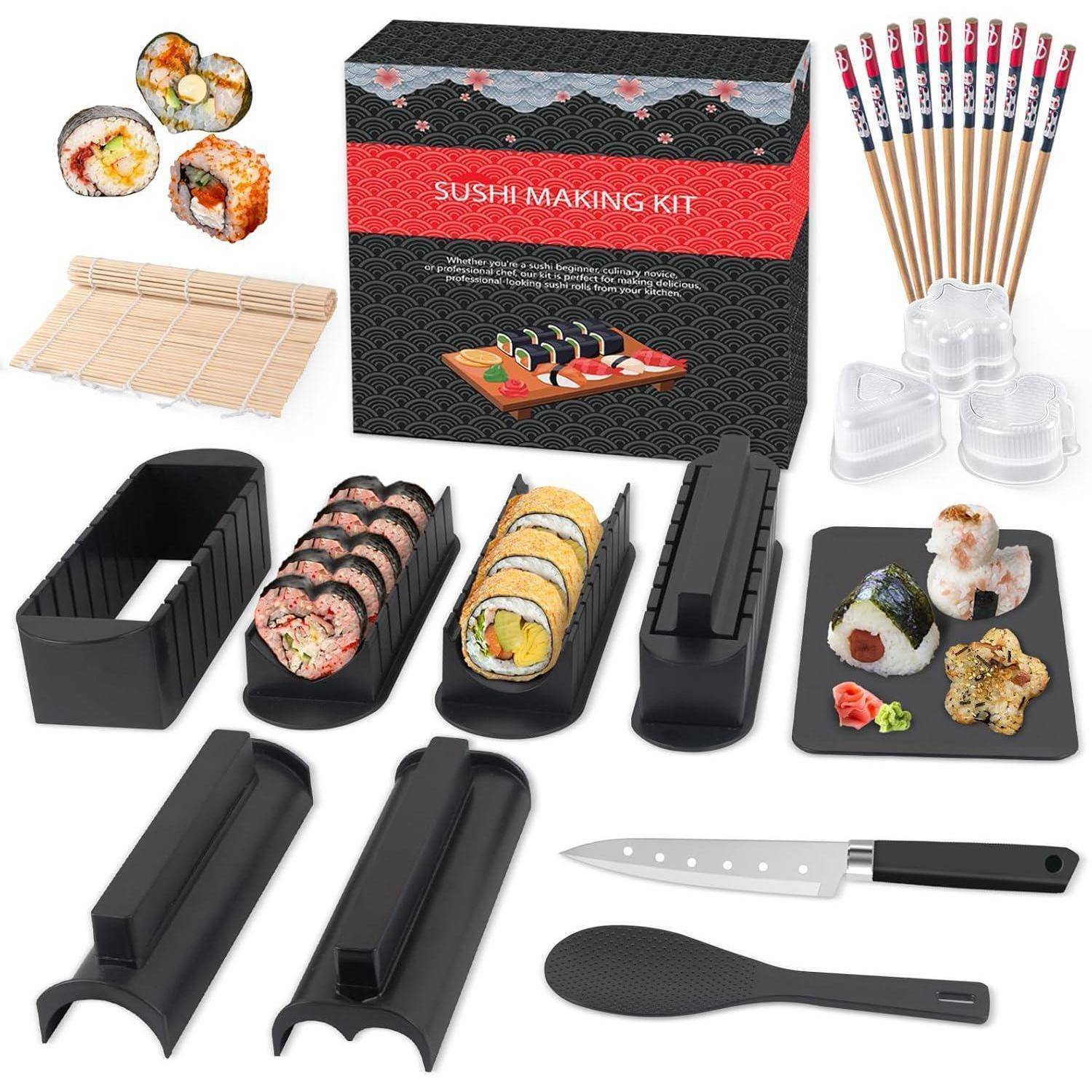 Sushi-Herstellungsset mit Formen, Bambusmatte, Essstäbchen, Messer und Reisformen. Enthält Anleitungen und Bilder von Sushi und Rollen.