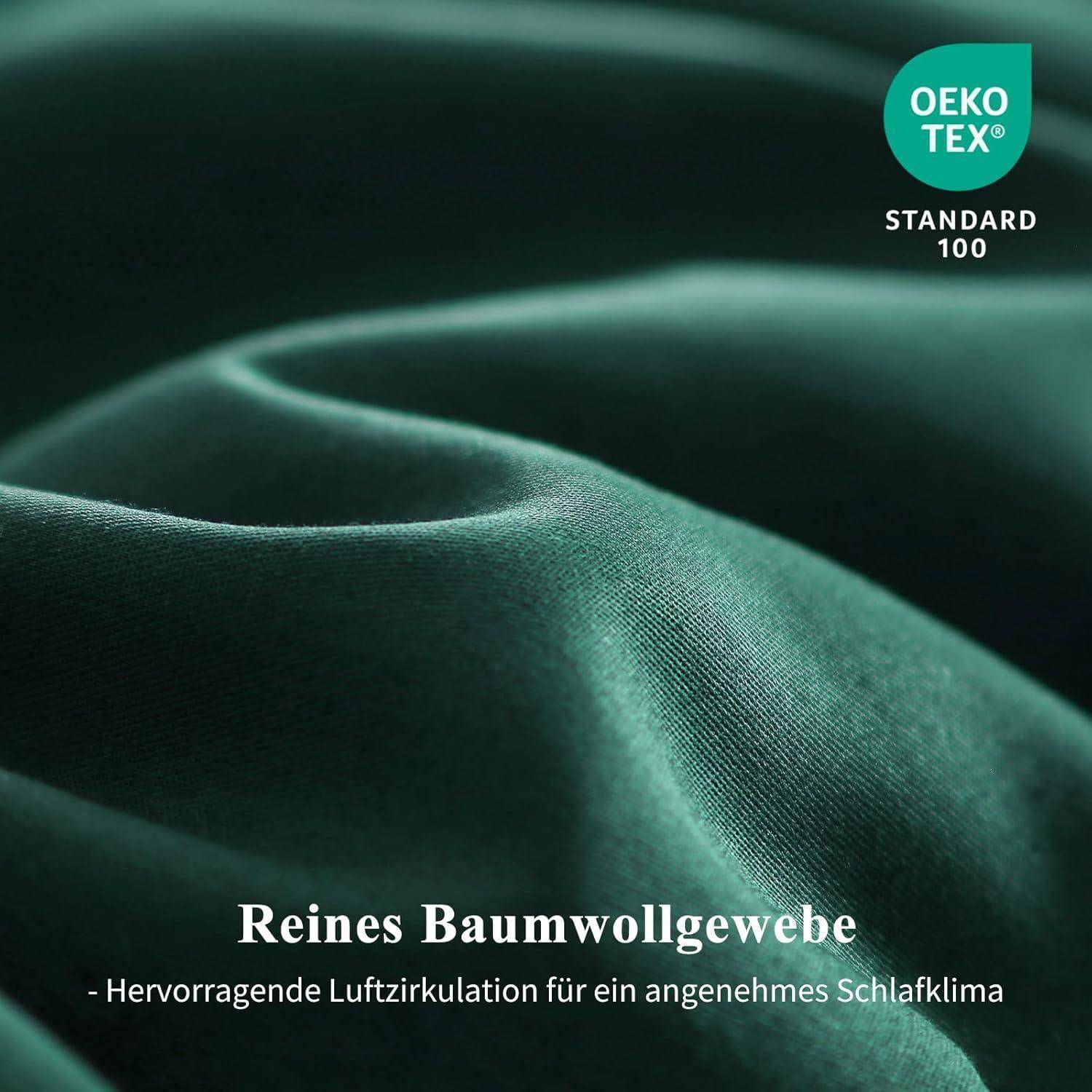 Dunkelgrüner Stoff mit Wellen und Textur. Text: 'Reines Baumwollgewebe - Hervorragende Luftzirkulation für ein angenehmes Schlafklima'. Oeko-Tex Standard 100 Etikett.