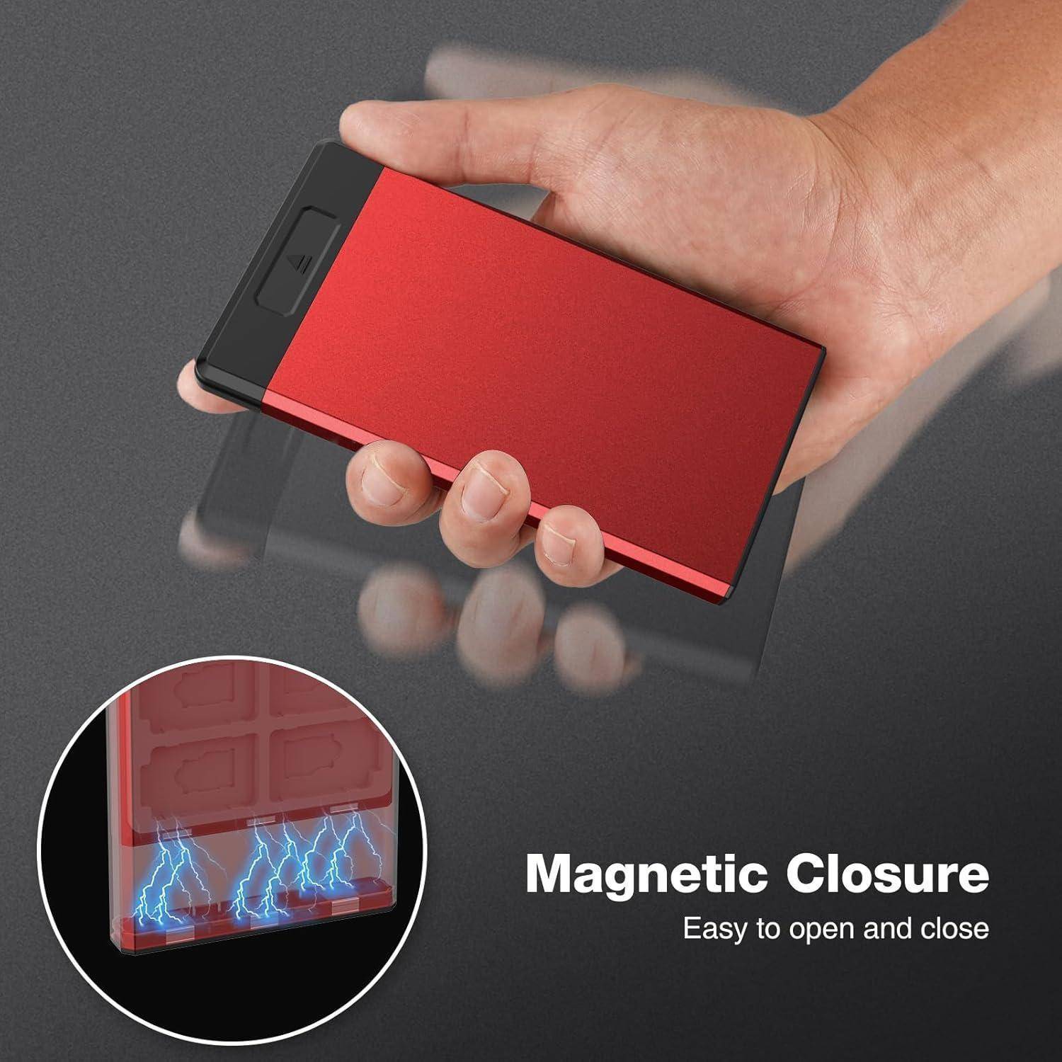 Eine Hand, die einen roten Metallkoffer mit magnetischem Verschluss hält. Eine Detailaufnahme zeigt den magnetischen Mechanismus in Aktion. Der Text lautet: „Magnetverschluss: Einfach zu öffnen und zu schließen