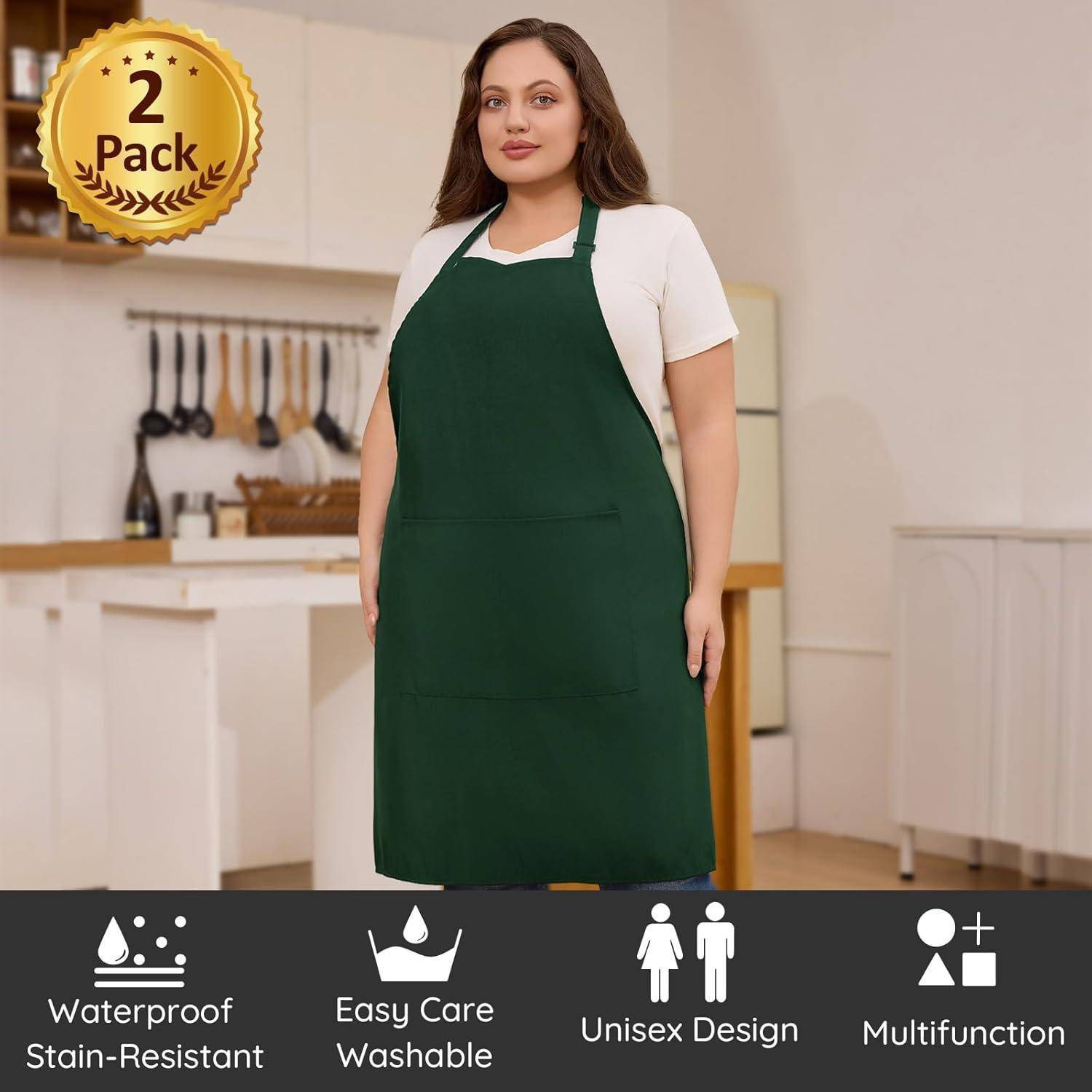 Eine Person mit einer grünen Schürze steht in einer Küche. Symbole darunter heben Merkmale hervor: ‚Wasserdicht Fleckenabweisend', ‚Pflegeleicht Waschbar', ‚Unisex-Design', ‚Multifunktional'. Text lautet: ‚2er-Pack'.