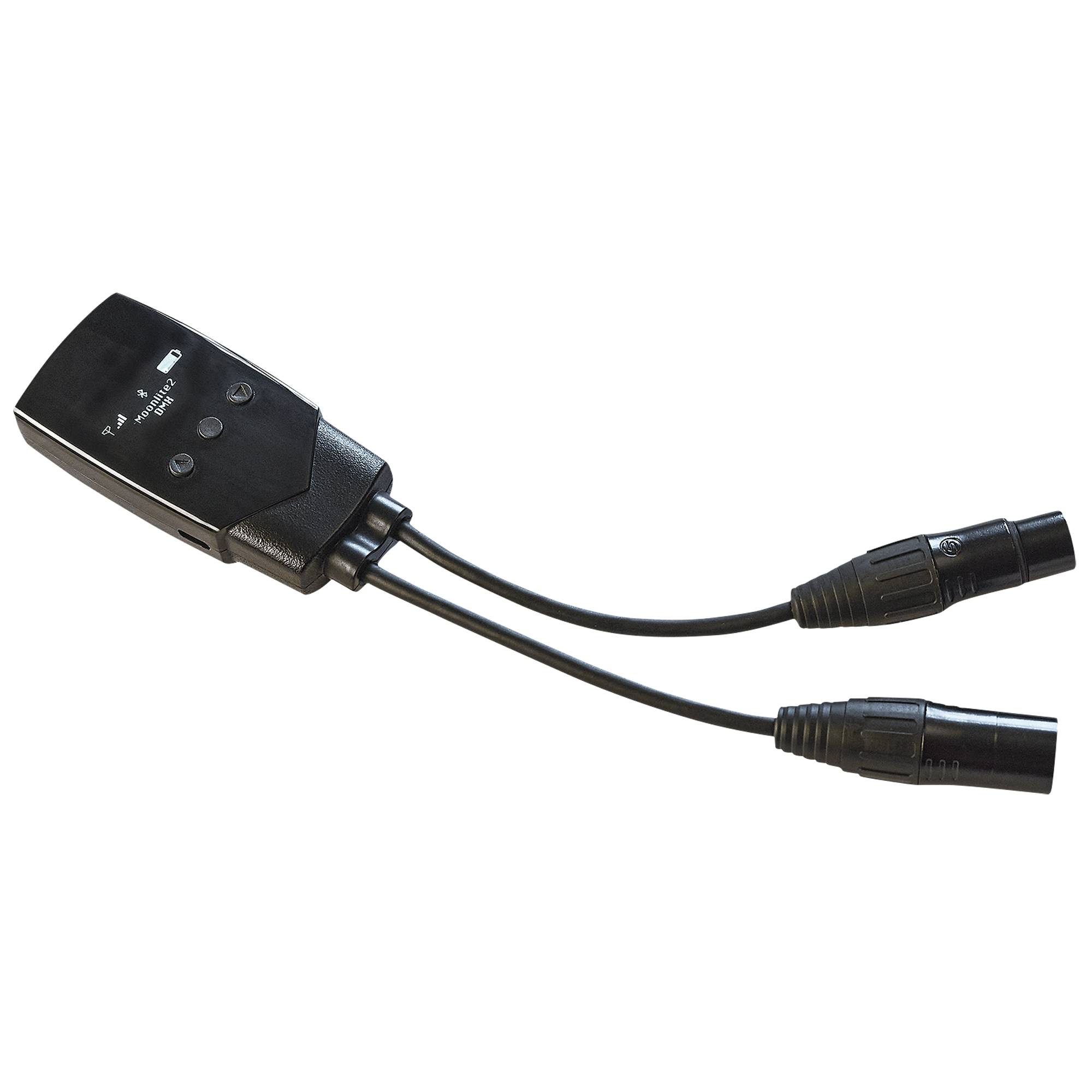 Ein schwarzes elektronisches Gerät mit zwei Kabeln und Steckverbindern, wahrscheinlich ein Audioadapter. Die Steckverbinder sind mit Nummern oder Symbolen gekennzeichnet.