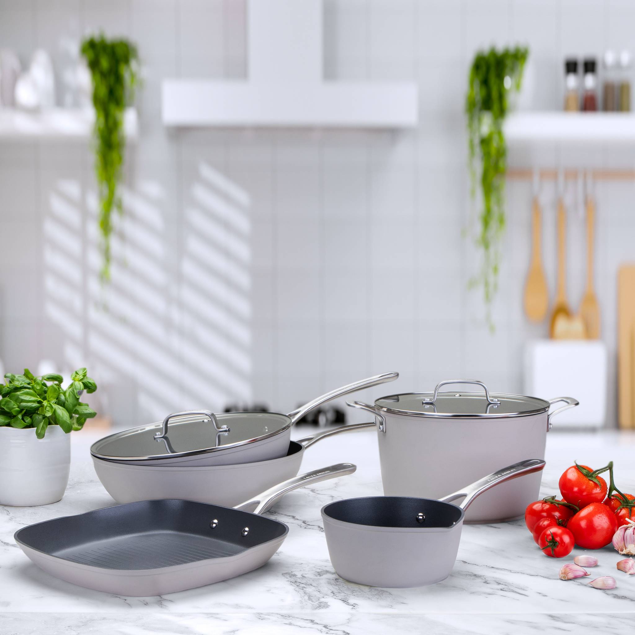 Laura Ashley 28 cm Aluminium-Schmortopf mit Glasdeckel – Antihaftbeschichtung – PFOA-frei, induktionsgeeignet – Dunkles Taubengrau von (Pendefor