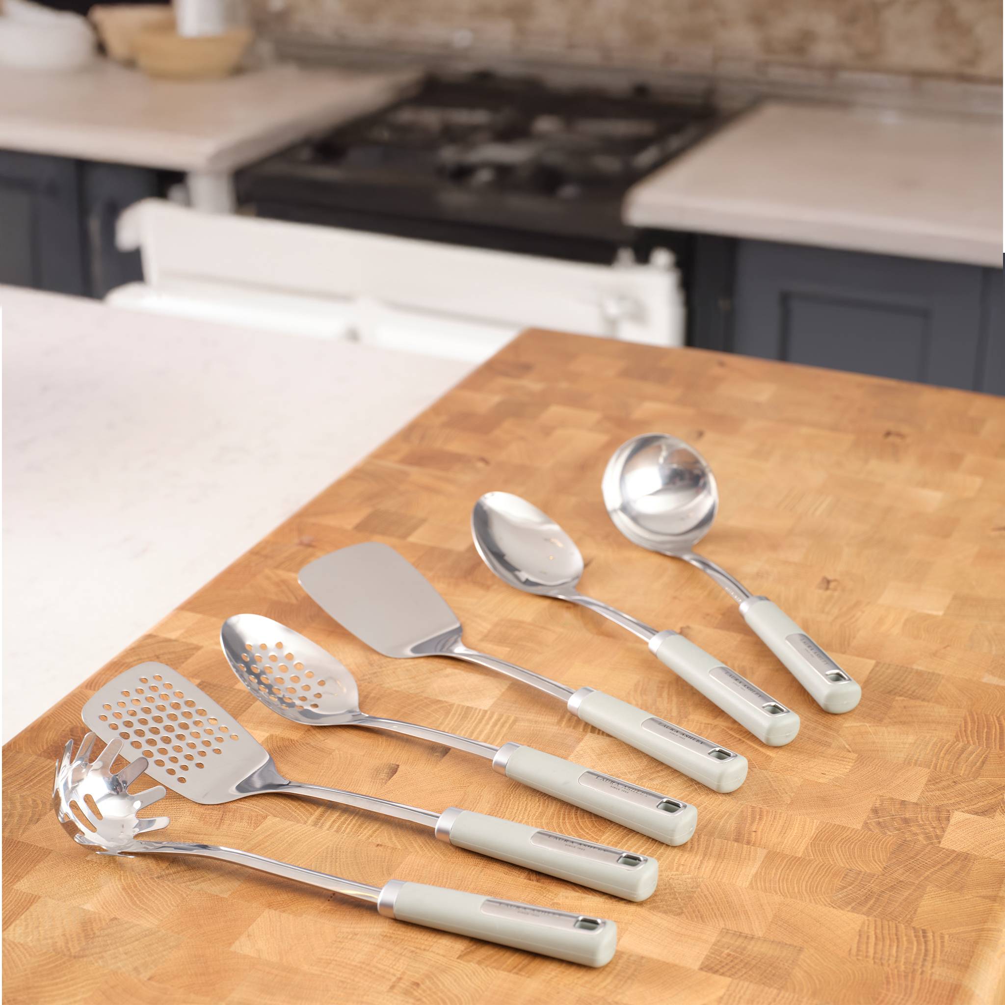 Laura Ashley – Kitchen Essentials - Schöpflöffel aus Edelstahl mit Soft-Touch-Griff – Salbeiblatt (Pendeford)