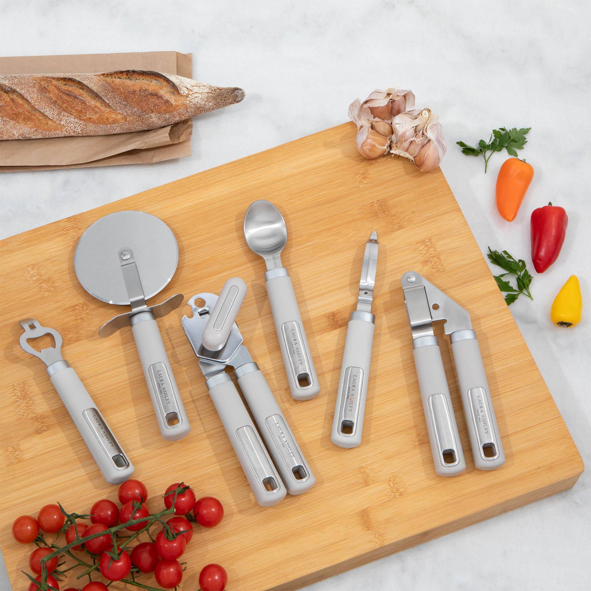 Laura Ashley – Küchenzubehör - Eislöffel aus Edelstahl mit Soft-Touch-Griff – Dunkles Taubengrau (Pendeford)