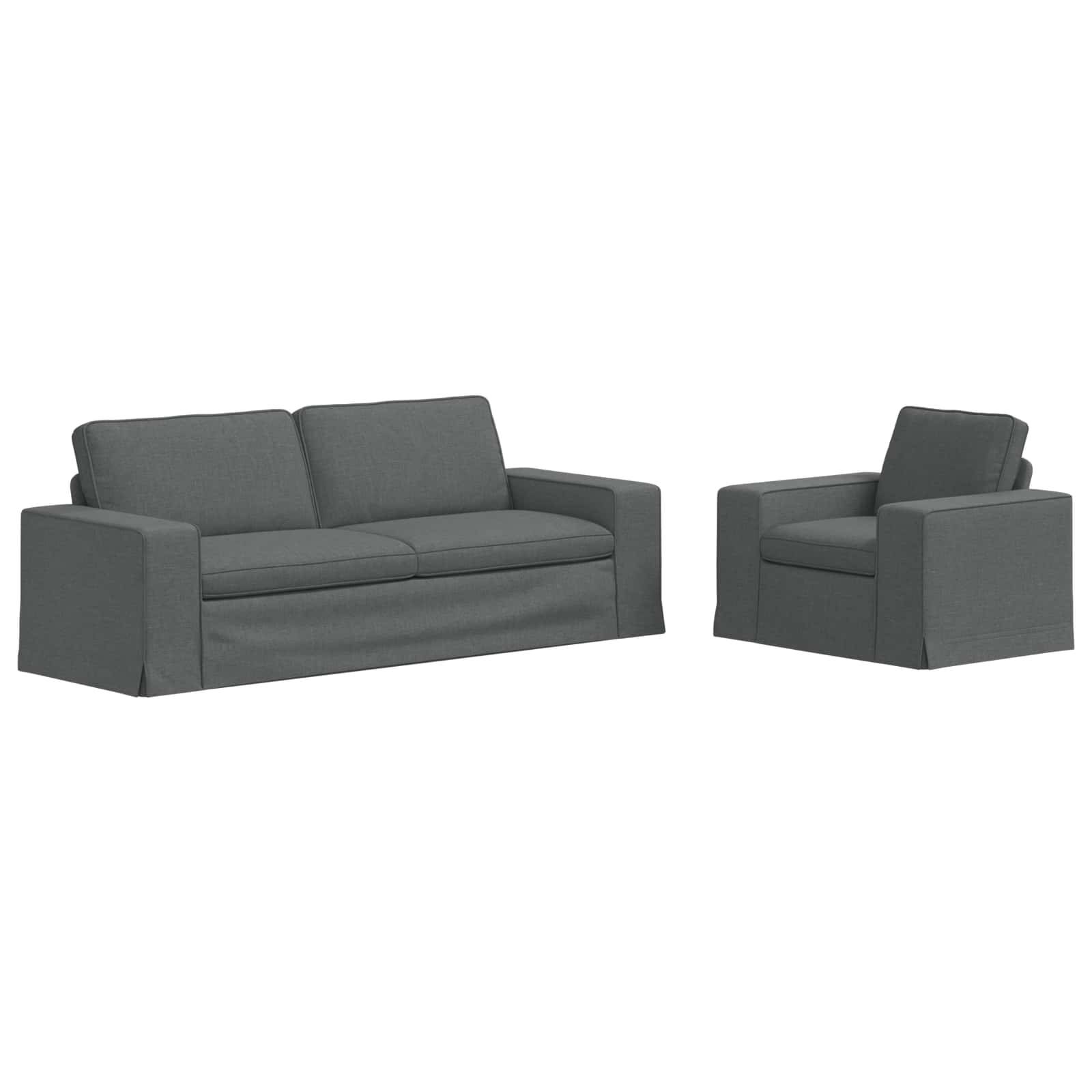 Ein grau gepolstertes Sofa und ein Sessel-Set mit klaren Linien und kantigem Design auf weißem Hintergrund.