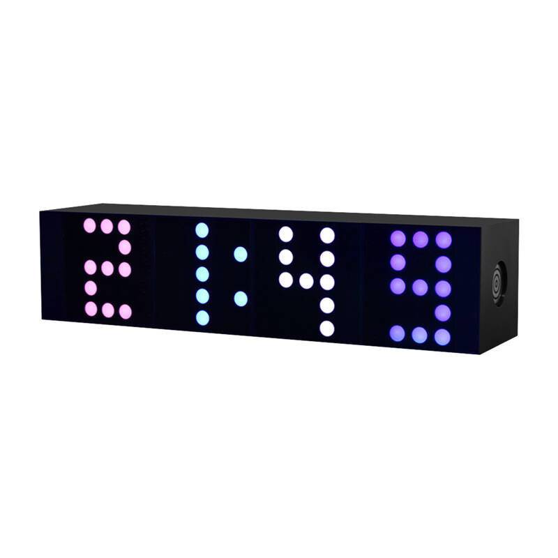 Eine schwarze rechteckige digitale Uhr zeigt die Zeit '21:49' in hellen, mehrfarbigen LED-Punkten an.
