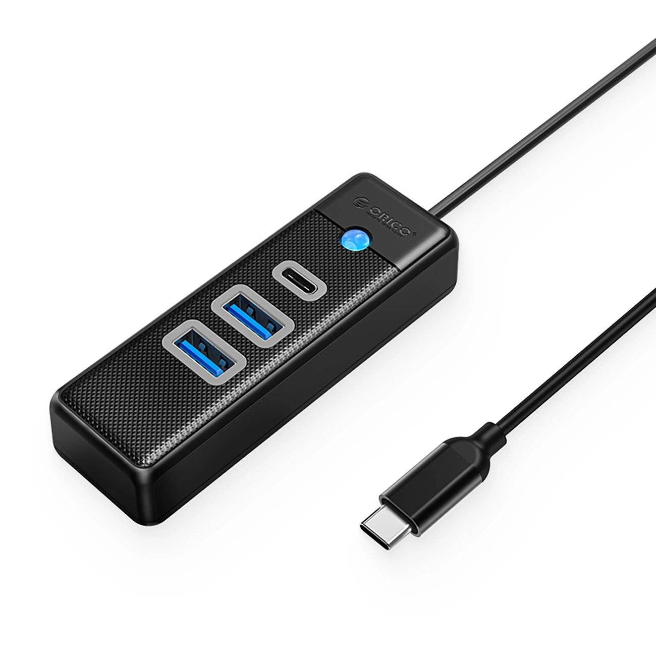 Ein schwarzer USB-Hub mit zwei USB-A-Anschlüssen und einem USB-C-Anschluss, verbunden über ein Kabel.