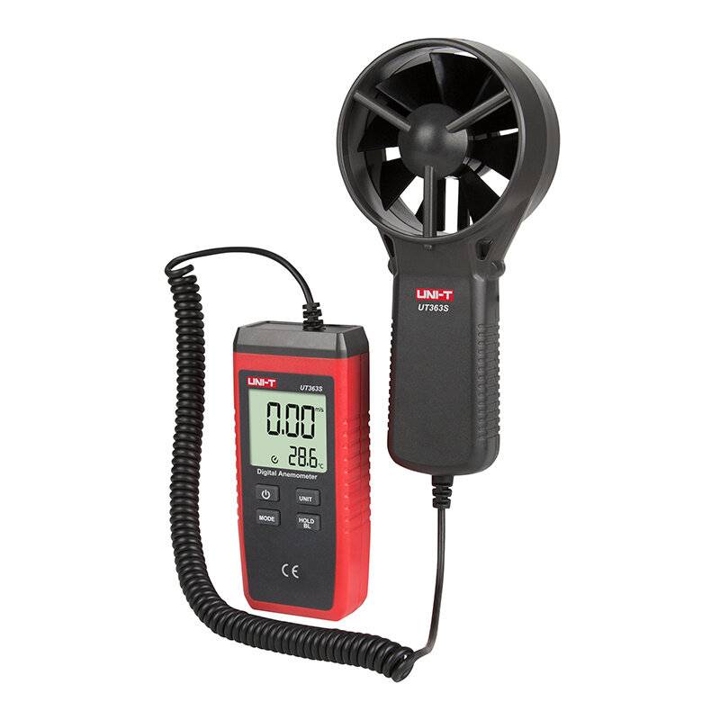 Ein digitales Anemometer mit angeschlossener Anzeigeeinheit zeigt eine Messwertanzeige von 0,0 und 28,6°C und wird zur Messung der Windgeschwindigkeit und Temperatur verwendet.