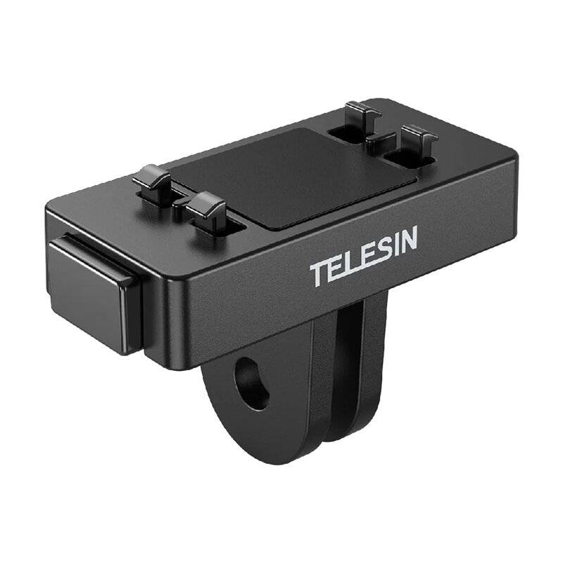 Ein blauer, dual-port USB-Autoladegerät mit silbernen Akzenten, das CE- und UKCA-Zertifizierungssymbole auf seiner Seite aufweist.