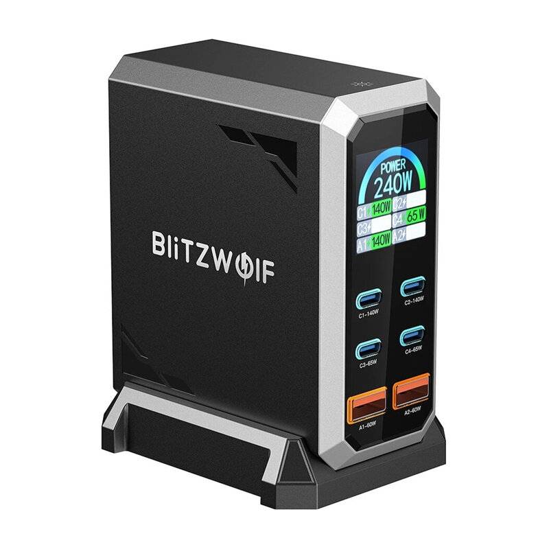 Ein schwarzes BlitzWolf-Ladegerät mit digitaler Anzeige zeigt eine Leistungsabgabe von 240W. Die Anschlüsse umfassen USB-C und USB-A, jeweils mit Wattangaben beschriftet.