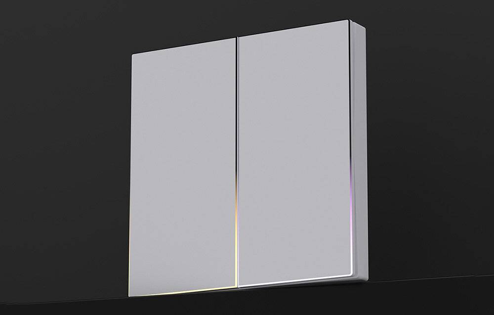 Ein eleganter, moderner Lichtschalter mit zwei rechteckigen Touchpanels an einer dunklen Wand, der zartes Umgebungslicht reflektiert.