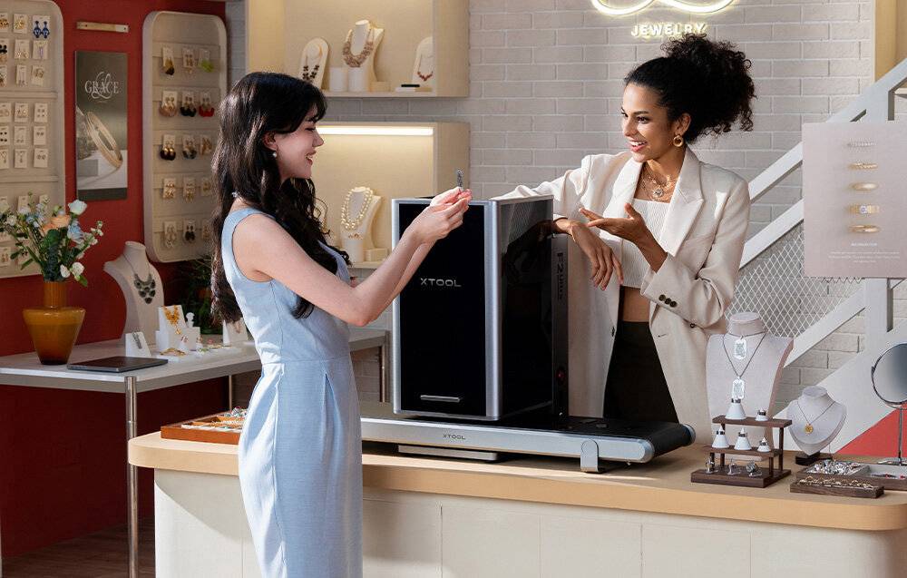 xTool F2 Ultra Lasergravurmaschine-Set + xTool Auto Streamline™ Zuführung