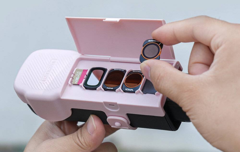 Sunnylife Schutzhülle mit Trageriemen und Umhängeband für Osmo Pocket 3 (rosa)