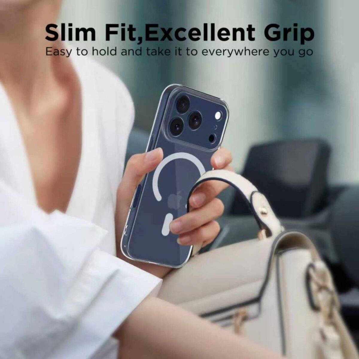 Person hält ein elegantes Smartphone mit Triple-Kamera-Design und transparenter Schutzhülle neben einer Handtasche. Der Text lautet „Slim Fit, Excellent Grip