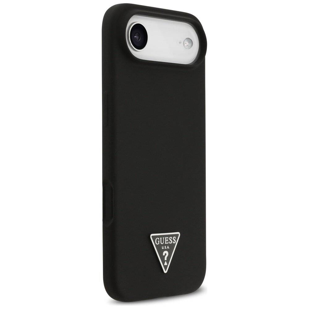 Ein schwarzes Smartphone-Case mit ausgeschnittenem Dual-Kamera-Bereich und strukturierten Seiten. Das Case weist ein Dreieck-Logo mit dem Text „Guess U.S.A.