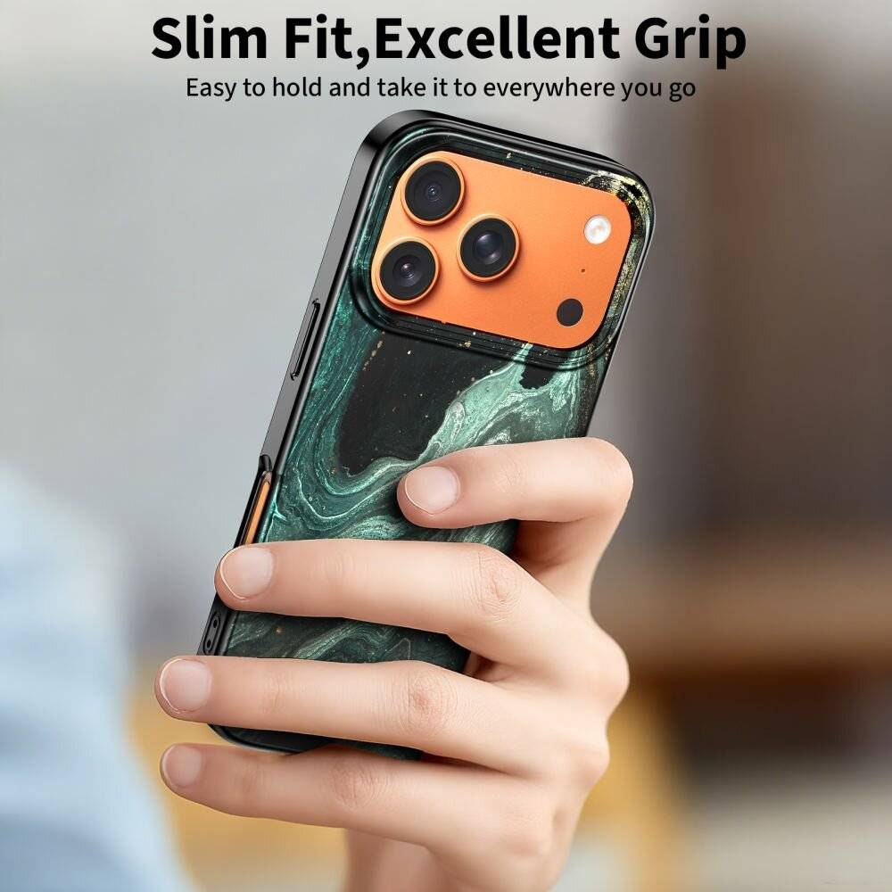Eine Hand, die ein Smartphone mit einer grünen Marmor-Musterung hält, Text oben liest sich wie „Slim Fit, hervorragender Griff. Einfach zu halten und überall hin mitnehmen.