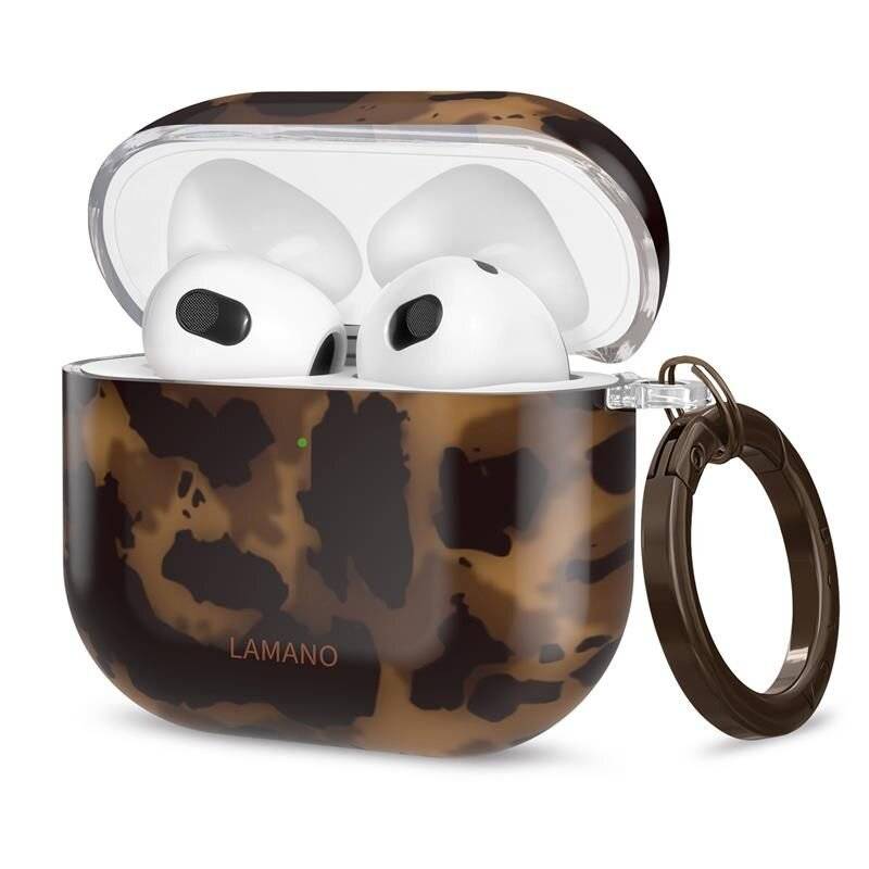 AirPods-Etui mit Schildpatt-Muster von LAMANO mit kabellosen Ohrhörern und angebrachtem metallischem Schlüsselanhänger für einfache Tragbarkeit.