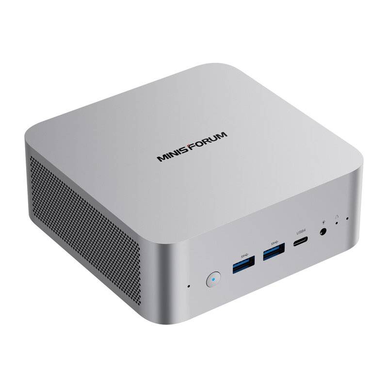 Ein silberfarbener kompakter MINISFORUM Mini-PC mit mehreren USB-Anschlüssen und einem Einschaltknopf, konzipiert für effiziente platzsparende Datenverarbeitung.