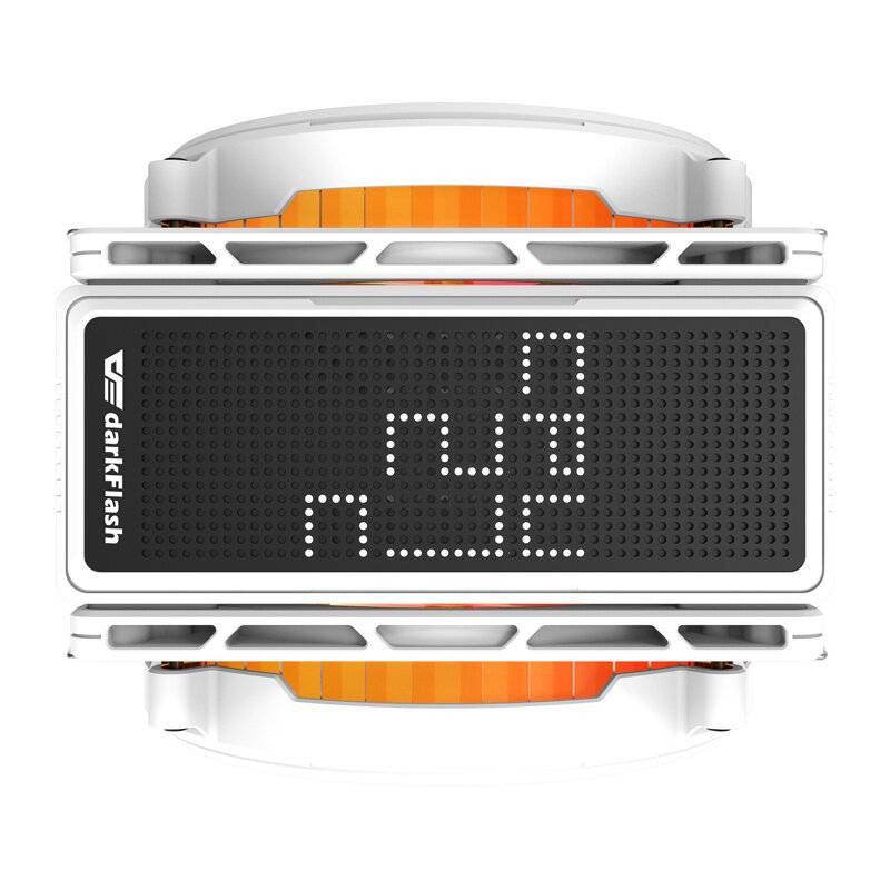 Ein Computerkühler mit weißem Gehäuse und orangefarbenen Blättern, der ein digitales Thermometer mit Punkten zeigt, die Zahlen auf einem schwarzen Panel bilden.