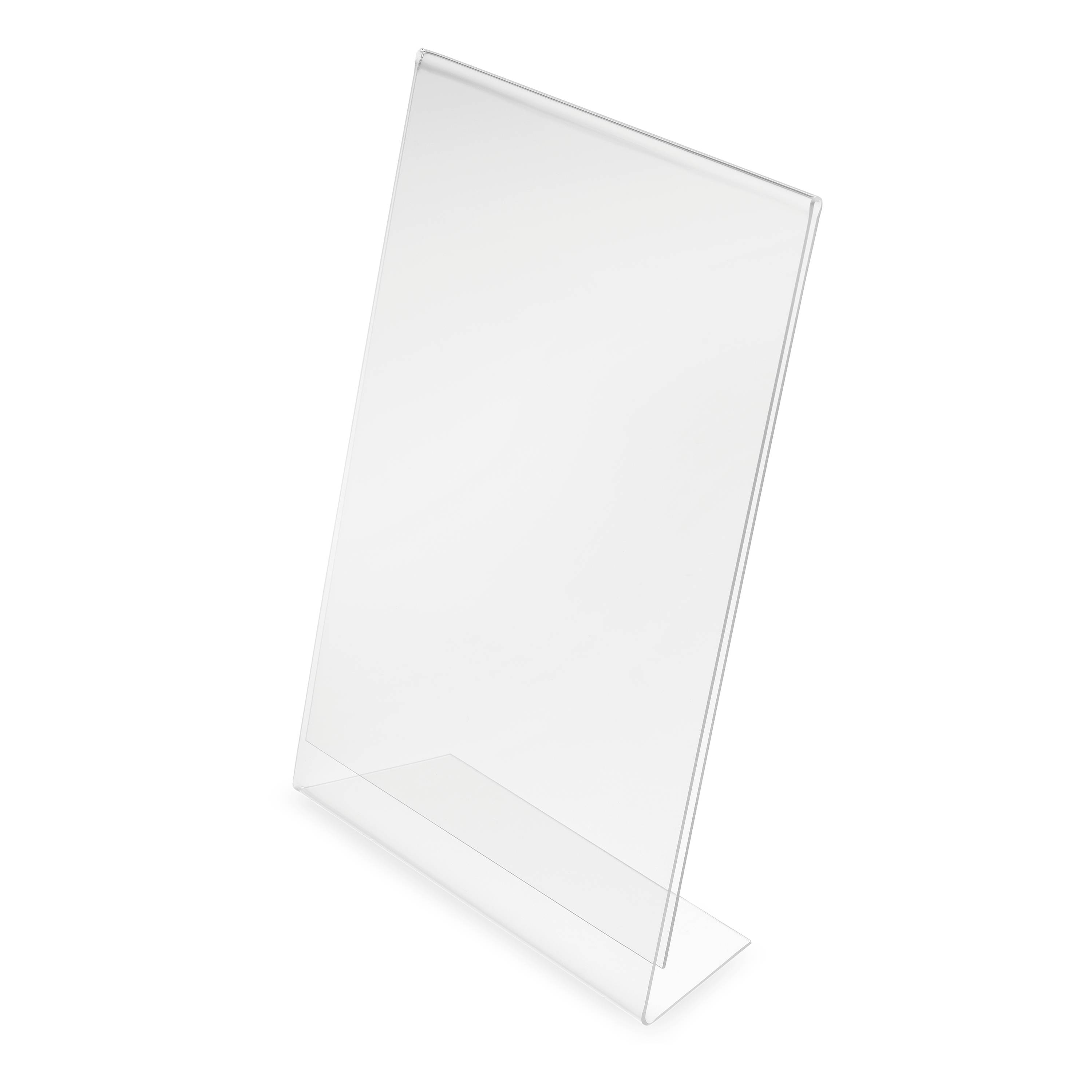 Ein klarer, aufrechter Acryl-Schildhalter vor schwarzem Hintergrund, leicht nach links geneigt, mit einem leeren Anzeigebereich.