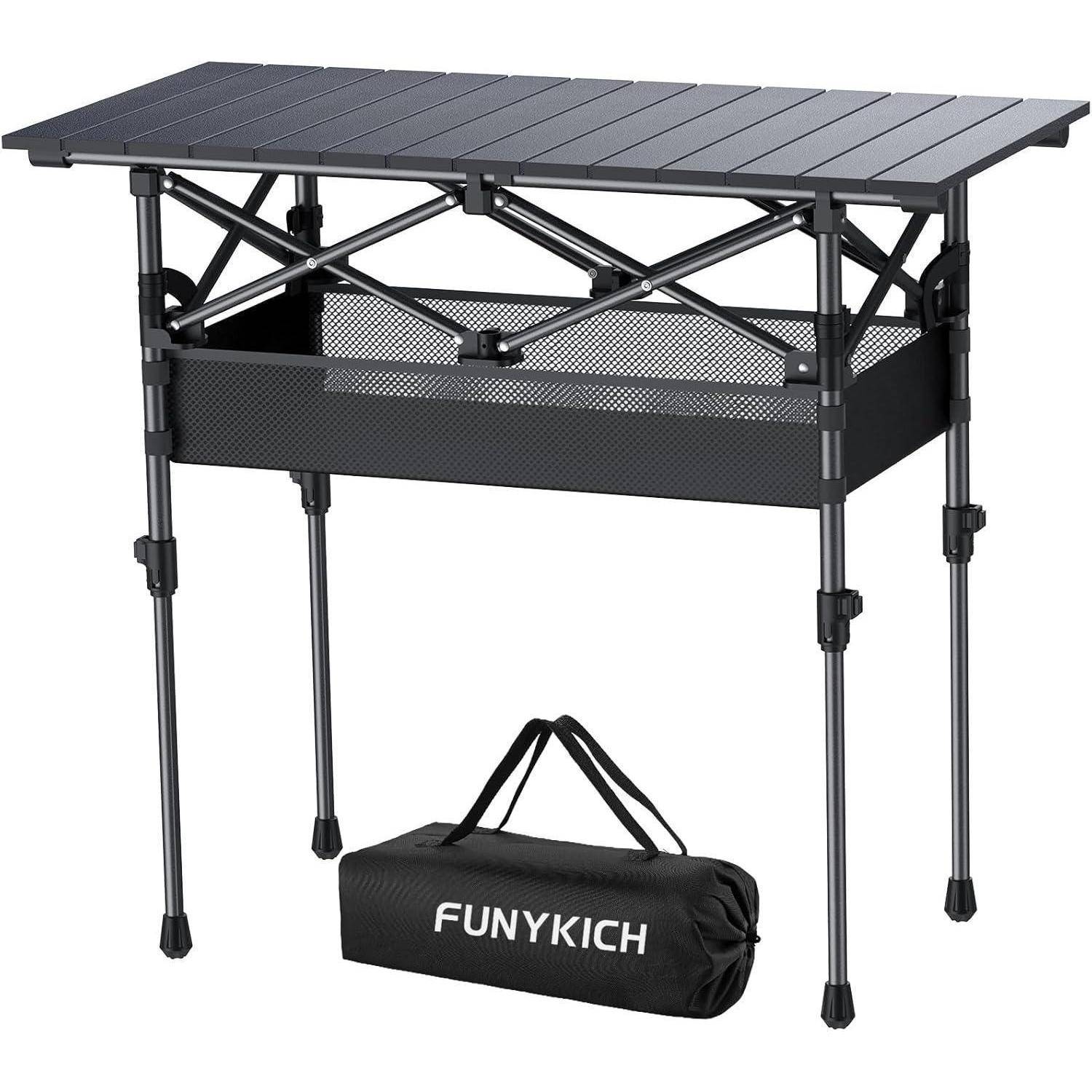 Ein leichter, tragbarer klappbarer Campingtisch mit Netzablage, gezeigt mit seiner Tragetasche mit der Aufschrift 'FUNYKICH'.