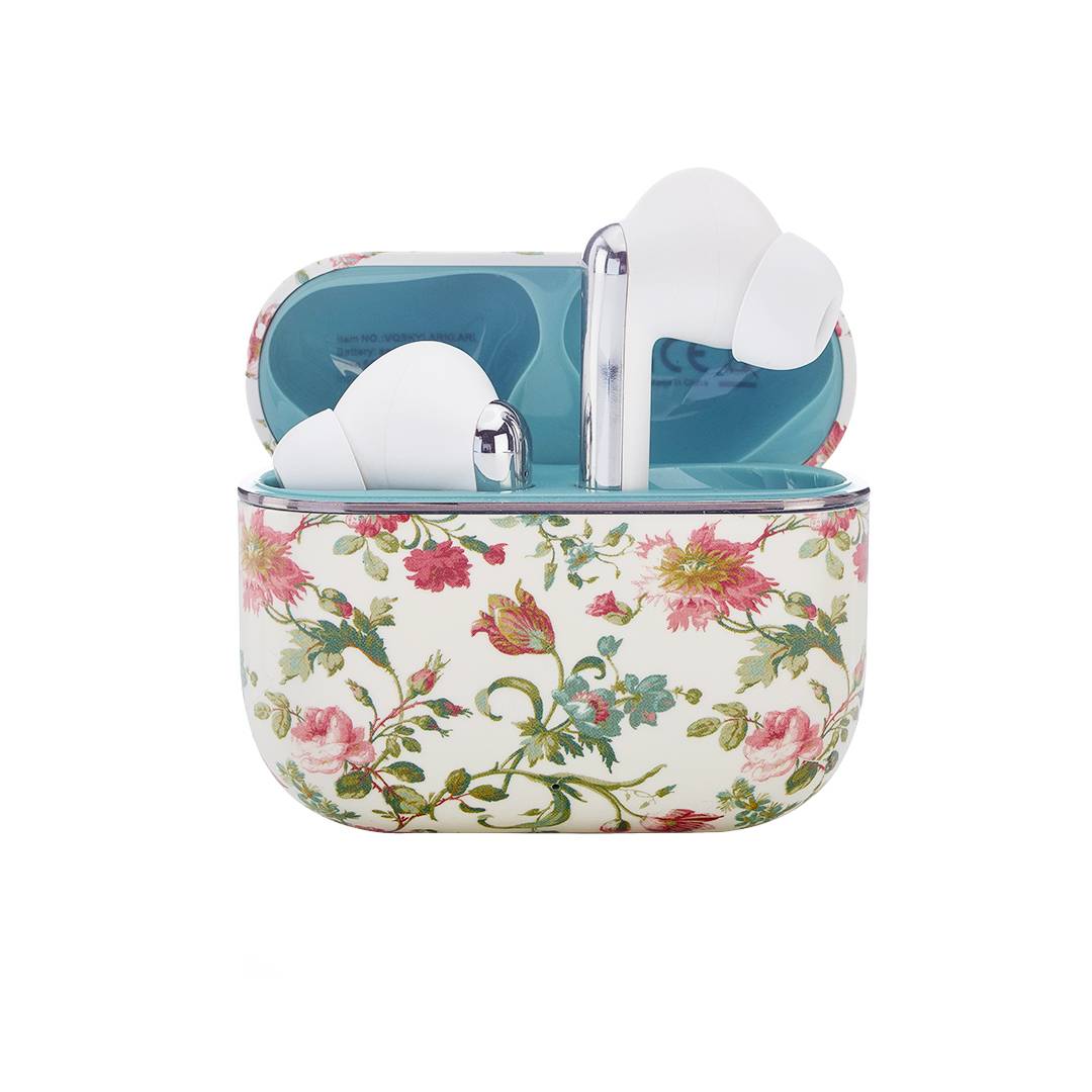 Weiße Ohrhörer in einem Etui mit Blumenmuster, offen, um das türkisfarbene Innere zu zeigen.