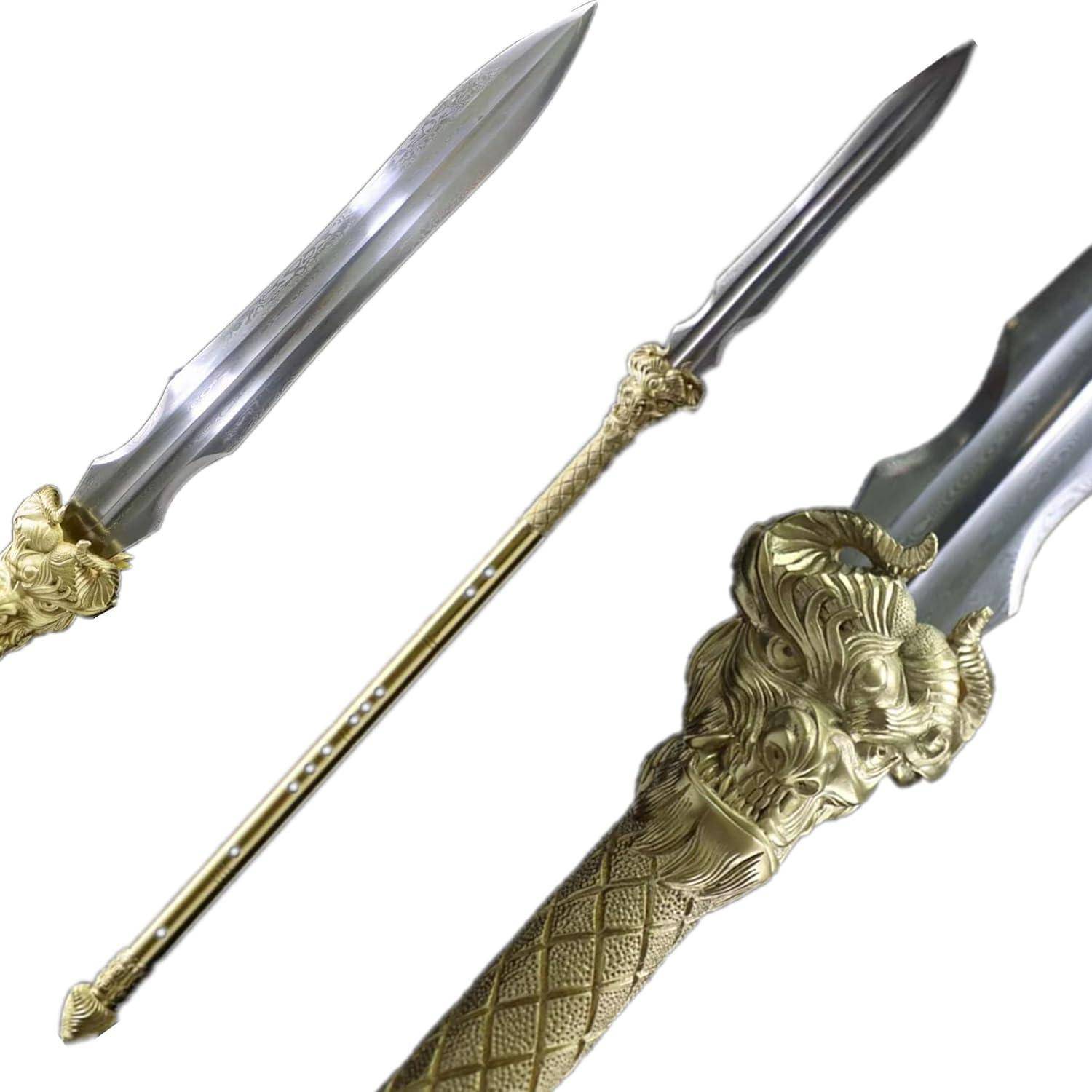 Ein detailliertes Bild, das einen kunstvoll gestalteten Dolch mit einem dekorativen goldenen Griff mit aufwendigen Schnitzereien und einer eleganten silbernen Klinge zeigt.