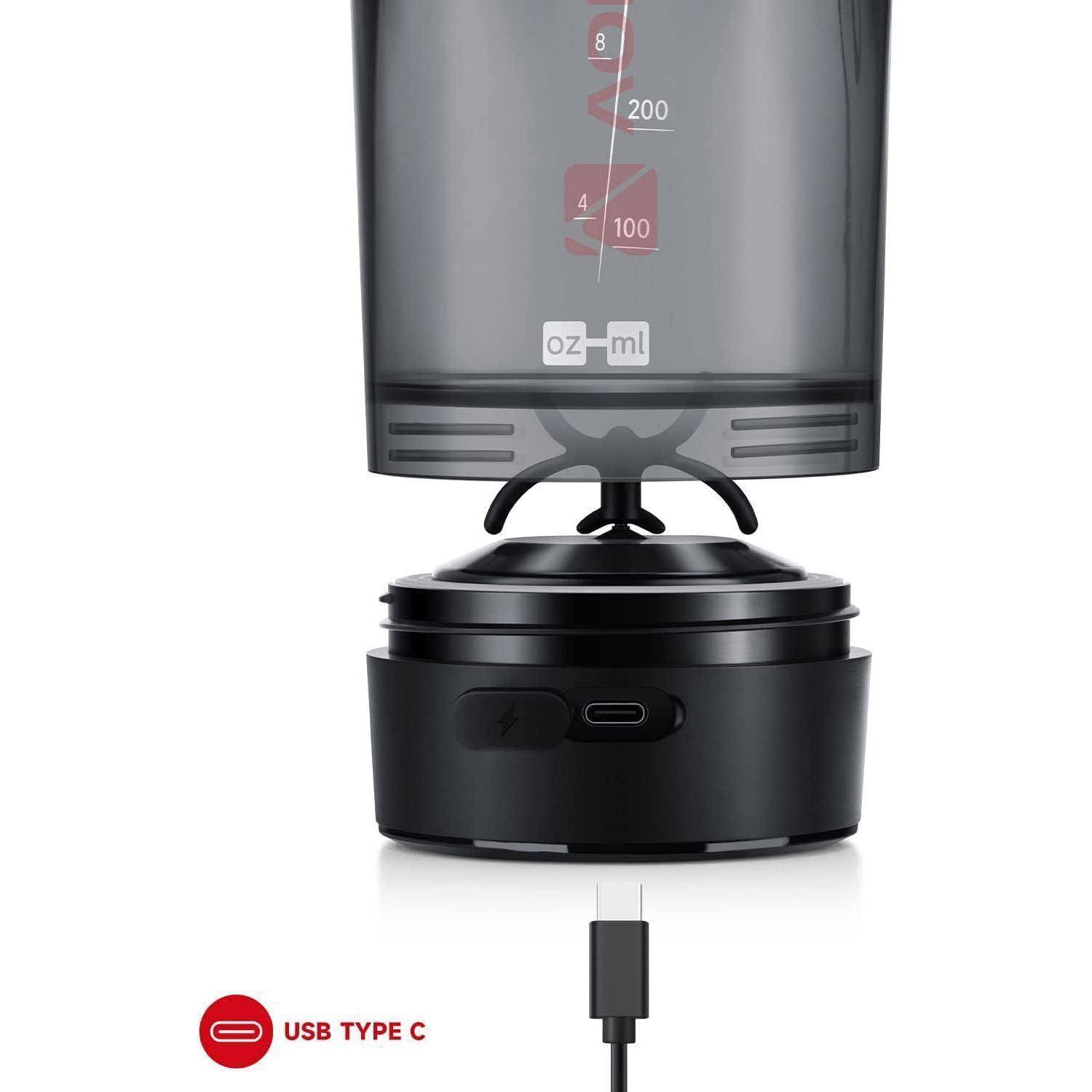 „Zerlegtes kleines Gerät mit Wassertank mit Messskala, Basis mit USB-Typ-C-Ladeanschluss und Text „USB TYPE C