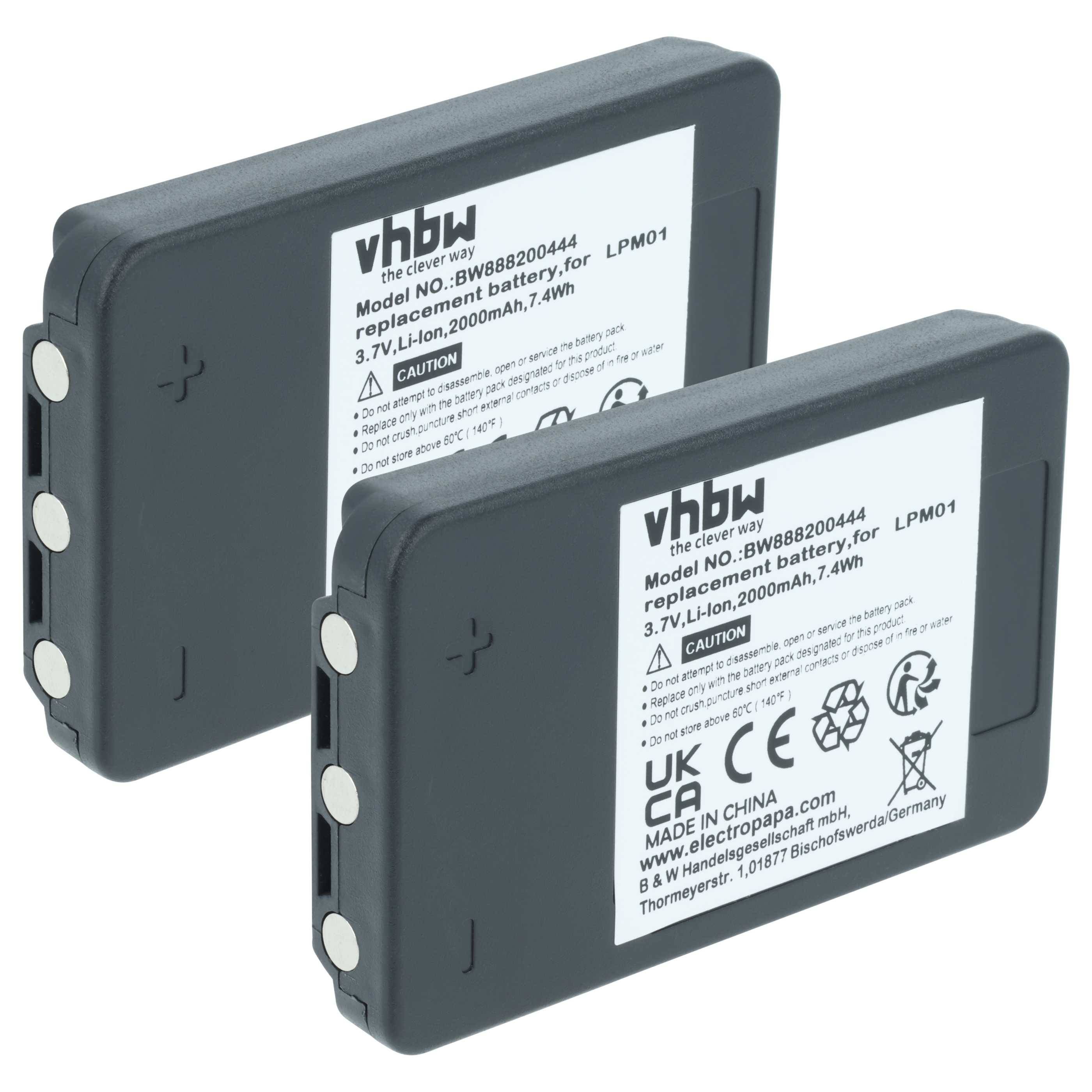 Zwei schwarze wiederaufladbare Batterien mit Etiketten, auf denen Spezifikationen angezeigt werden: 3,7 V, Li-Ion, 2000 mAh, 7,4 Wh.