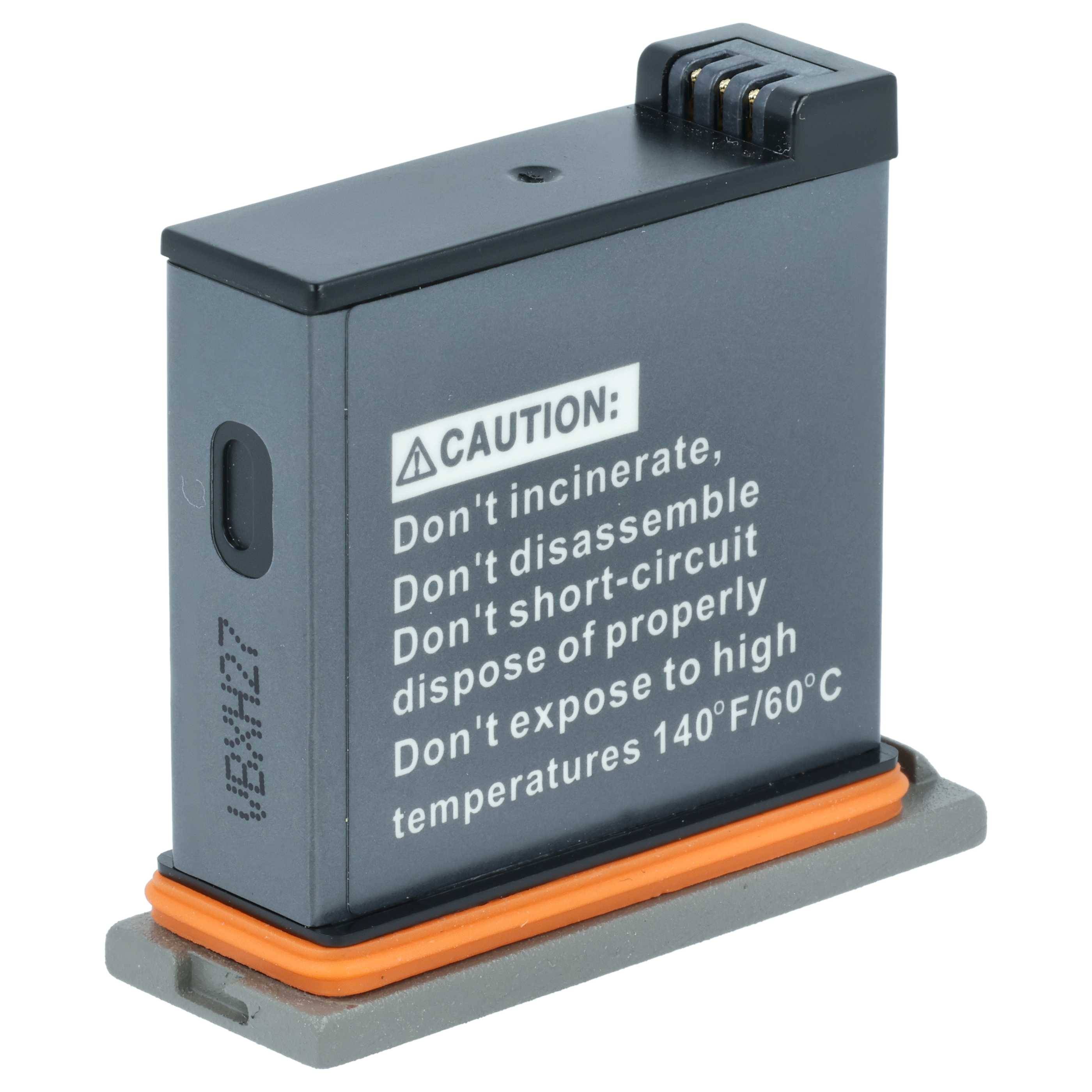 Eine rechteckige Batterie mit Warnhinweis: „Nicht verbrennen, auseinandernehmen, kurzschließen, unsachgemäß entsorgen oder hohen Temperaturen aussetzen.
