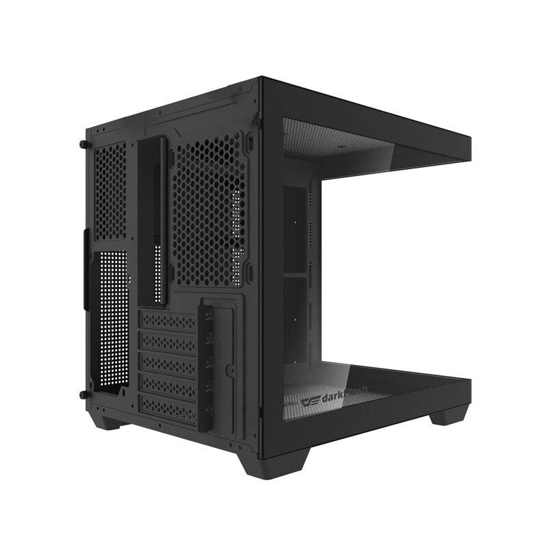 Ein schwarzes, offenes Computer-Gehäuse mit Mesh-Paneelen und mehreren Erweiterungssteckplätzen, aus einem Winkel betrachtet.