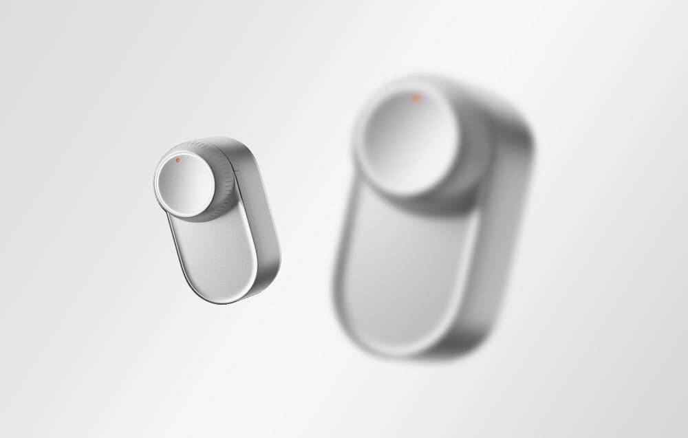 Zwei identische, moderne, graue Dimmerschalter, die vor einem schlichten weißen Hintergrund schweeben, mit schlankem Design und abgerundeten Kanten.