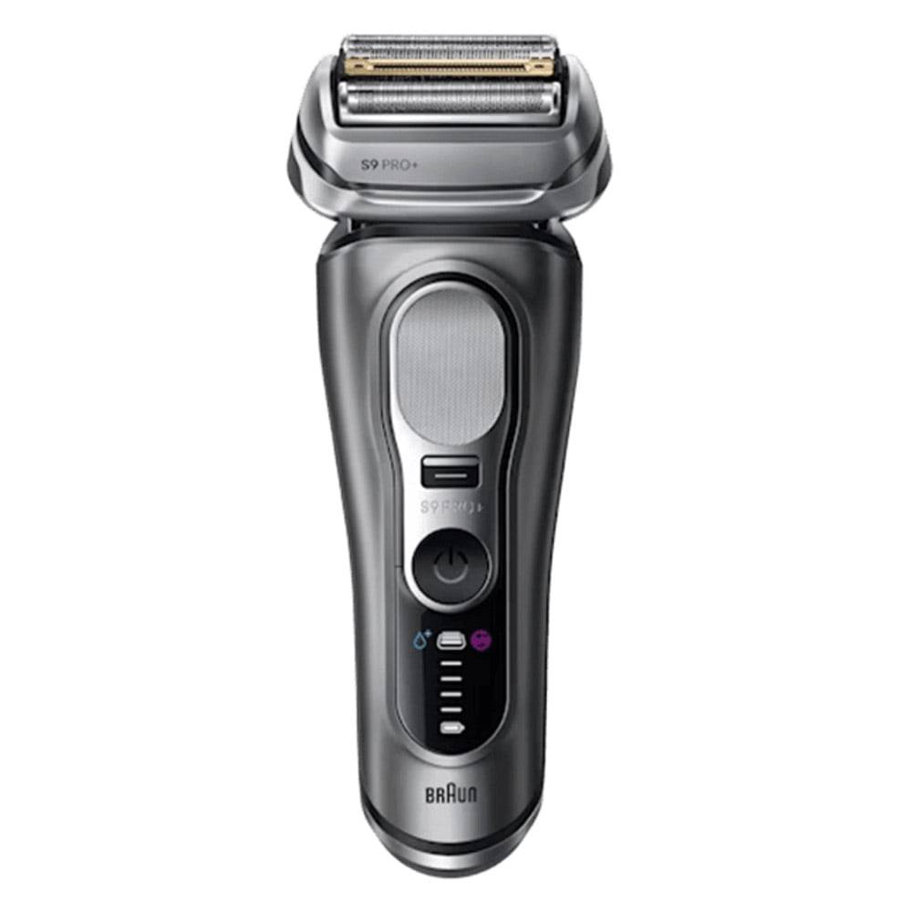 Schwarzer Braun S9 Pro+ Elektrorasierer mit Folienrasierern und digitalen Batterie-/Statusanzeigen auf weißem Hintergrund