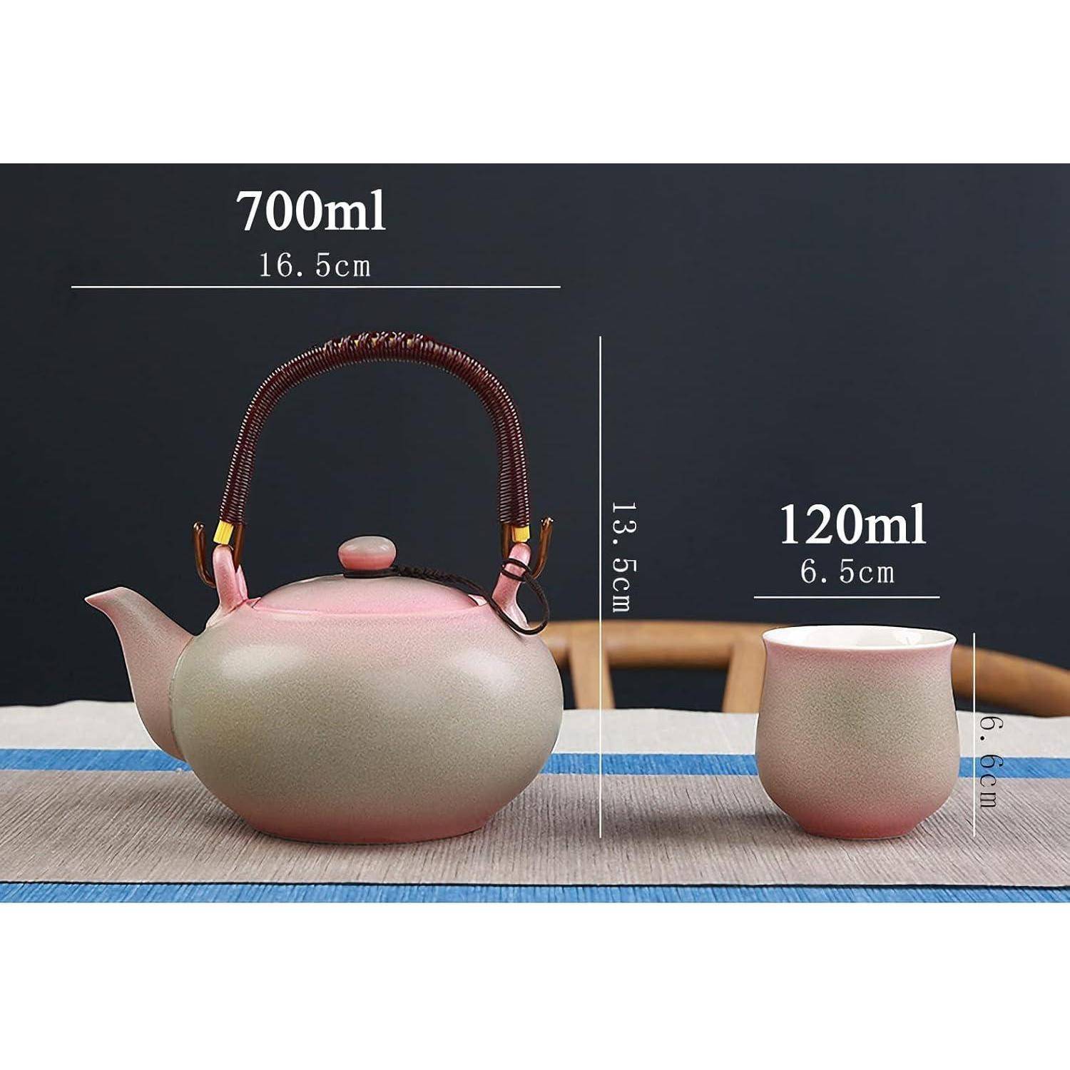 Keramik-Teekanne und Tasseset auf dem Tisch. Teekanne fasst 700ml, Breite 16,5cm und Höhe 13,5cm. Tasse fasst 120ml, Breite 6,5cm und Höhe 6cm.