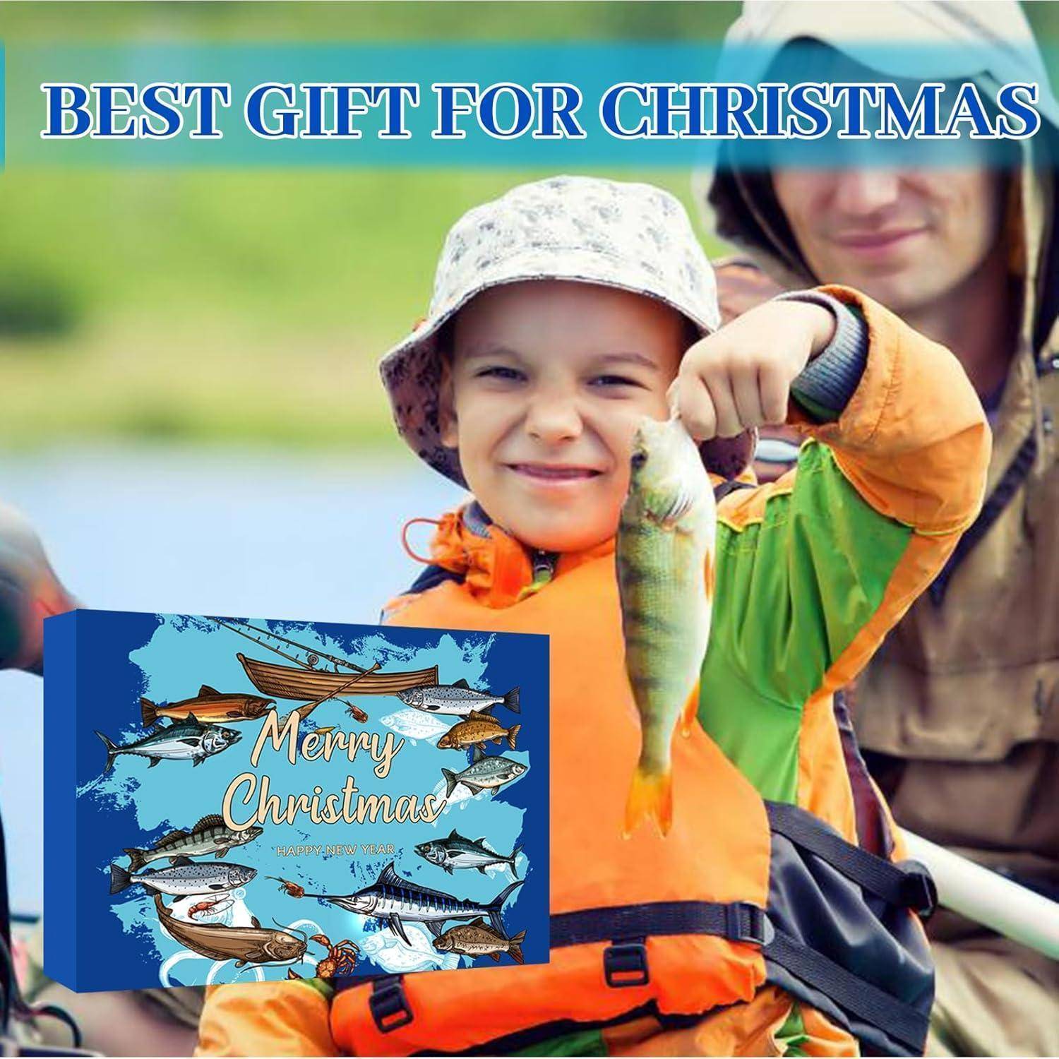 Ein lächelndes Kind in einem Fischerhut, das einen Fisch hält, mit einem weihnachtlich gestalteten Fischerei-Buch mit dem Titel „Frohe Weihnachten