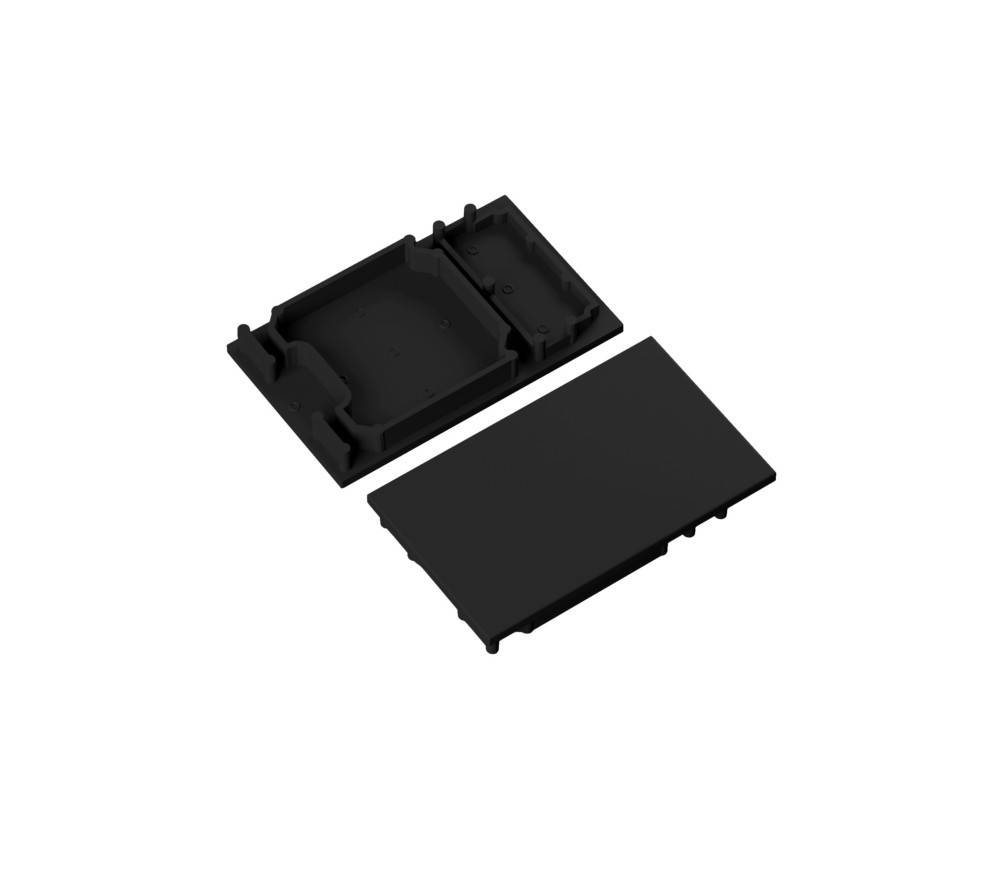 Zwei schwarze Kunststoffabdeckungen, eine umgeklappt, mit rechteckigen Vertiefungen und Clips versehen, vermutlich zum Sichern oder Schützen von kleinen elektronischen Komponenten.