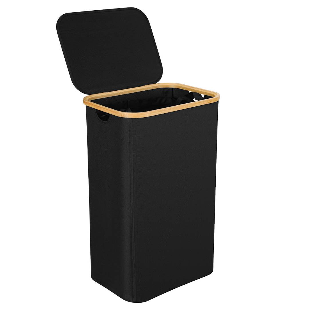 Ein schwarzer rechteckiger Mülleimer mit offenem Deckel und Holzrahmen.