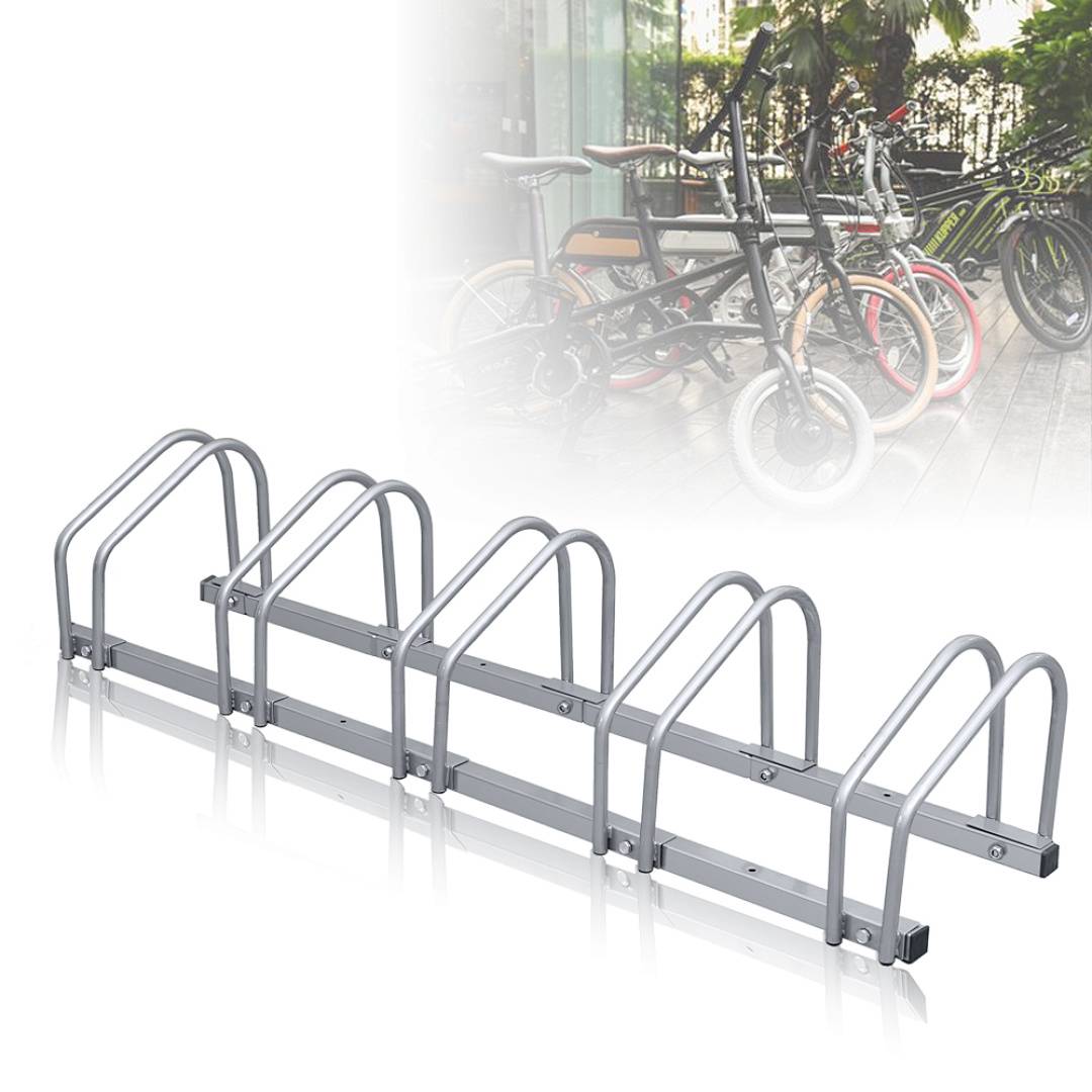 Metallisches Mehrfahrrad-Ständer mit fünf Plätzen zum Sichern von Fahrrädern, dargestellt in einem Parkplatz mit mehreren Fahrrädern im Hintergrund.