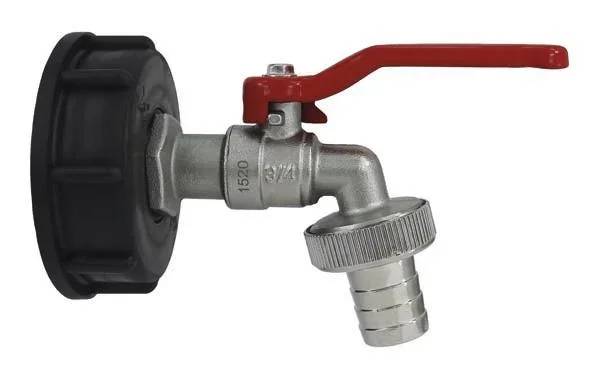 Eine Nahaufnahme eines Metallventils mit einem roten Hebel, die Anschlüsse für die Flüssigkeitsströmung zeigt.