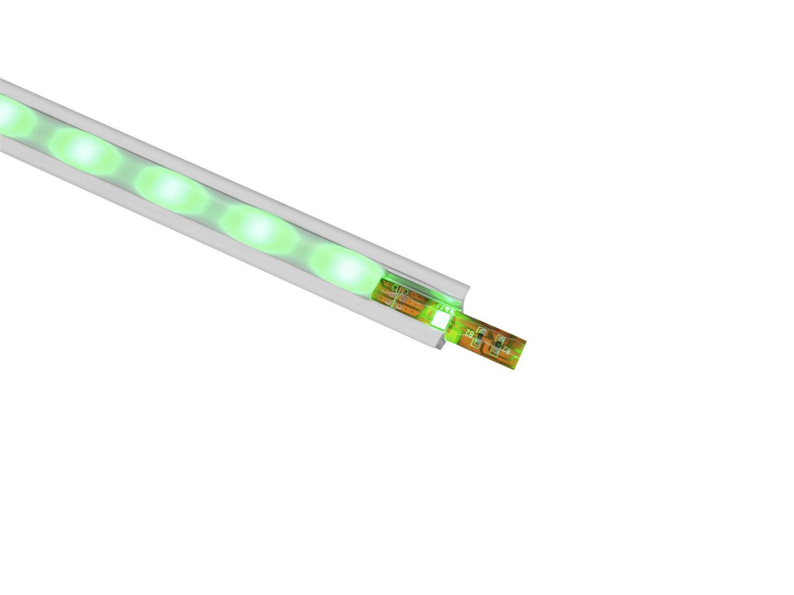 LED-Lichtstreifen mit hellem grünem Glühen und sichtbarem Schaltkreis an einem Ende, was die energieeffiziente Beleuchtungstechnologie unterstreicht.