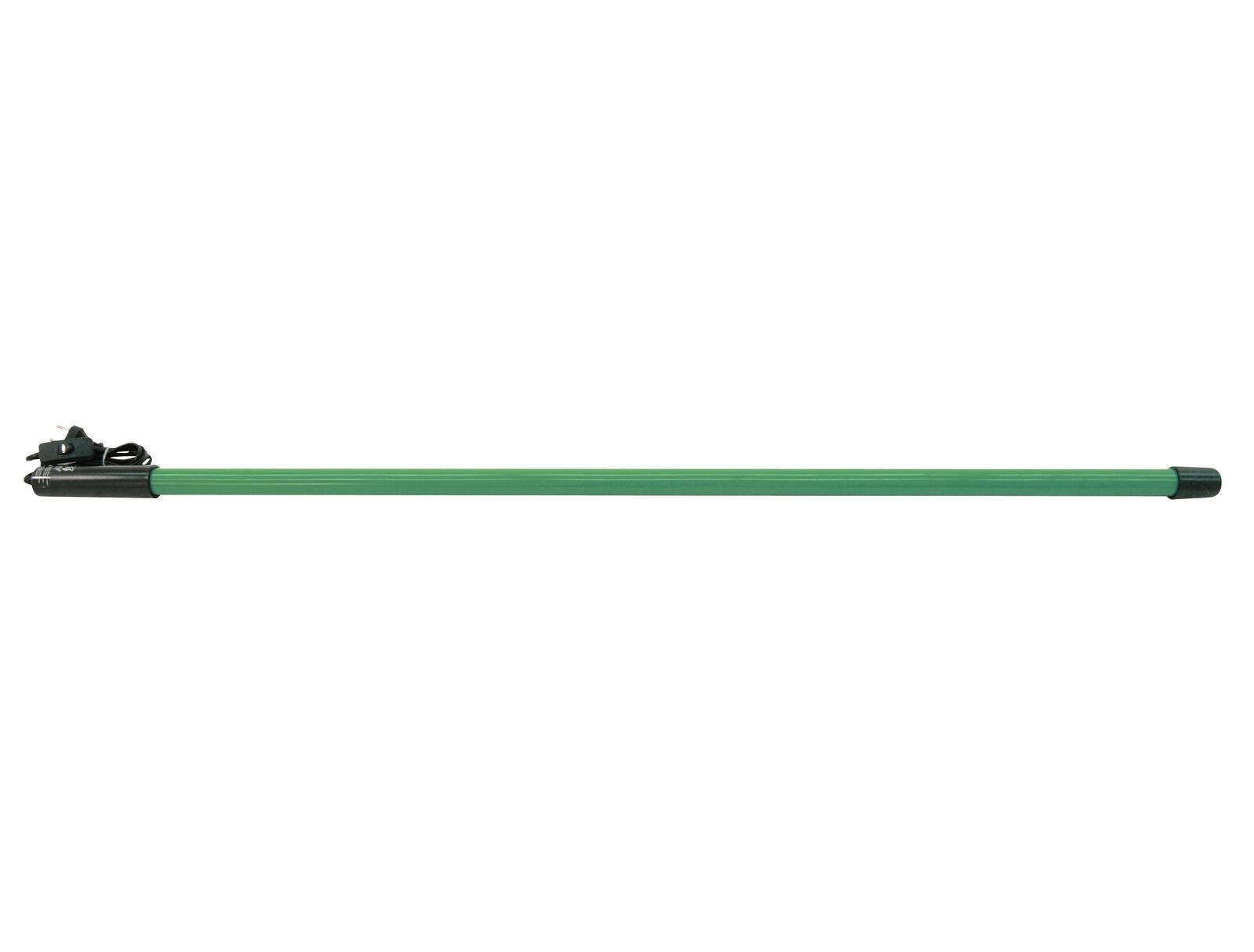 Ein grüner Stock oder eine grüne Stange vor einem einfachen weißen Hintergrund.