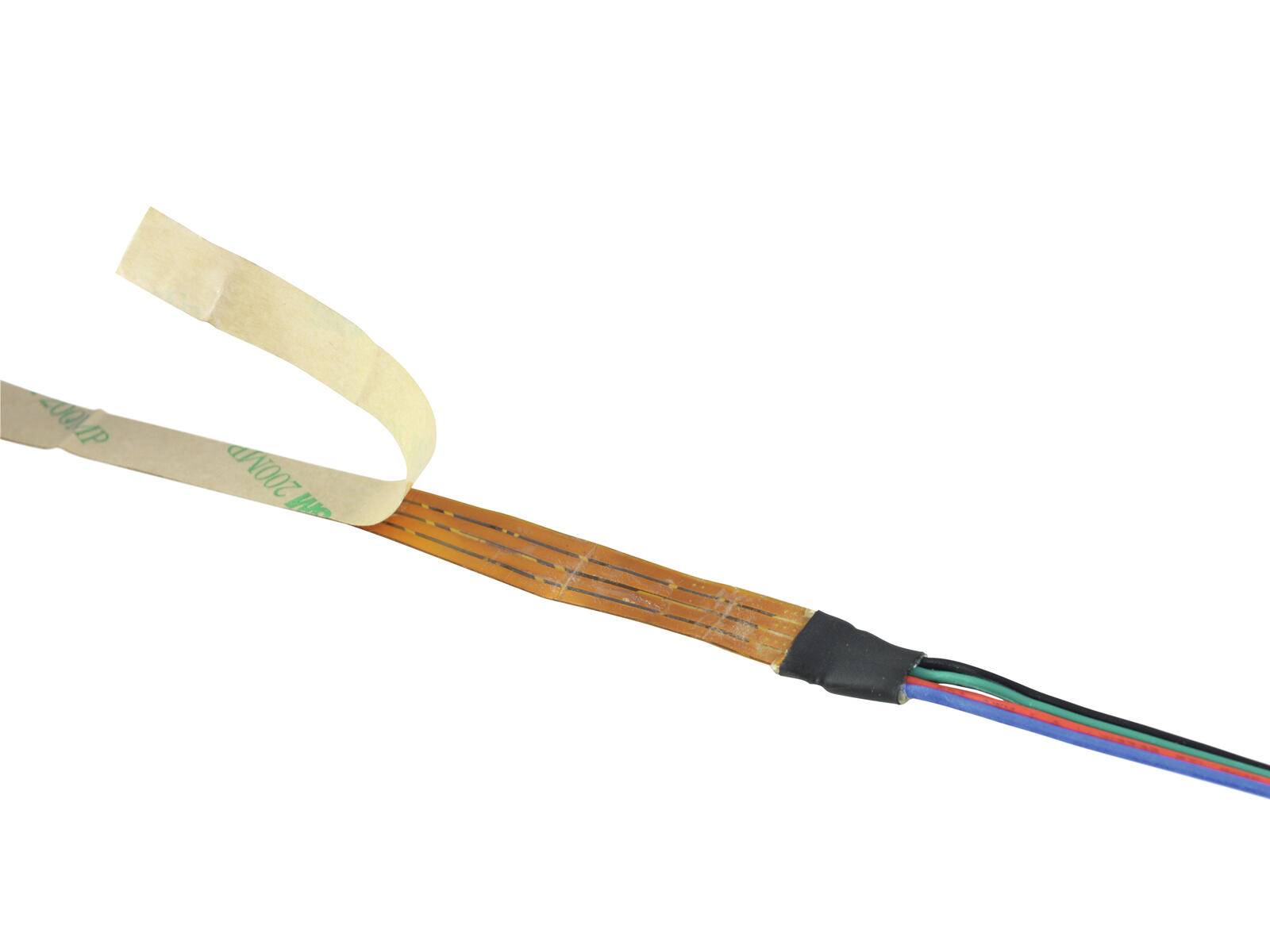 Ein flexibles, flaches Kabel mit mehrfarbigen Drähten und einem schwarzen Stecker am Ende.