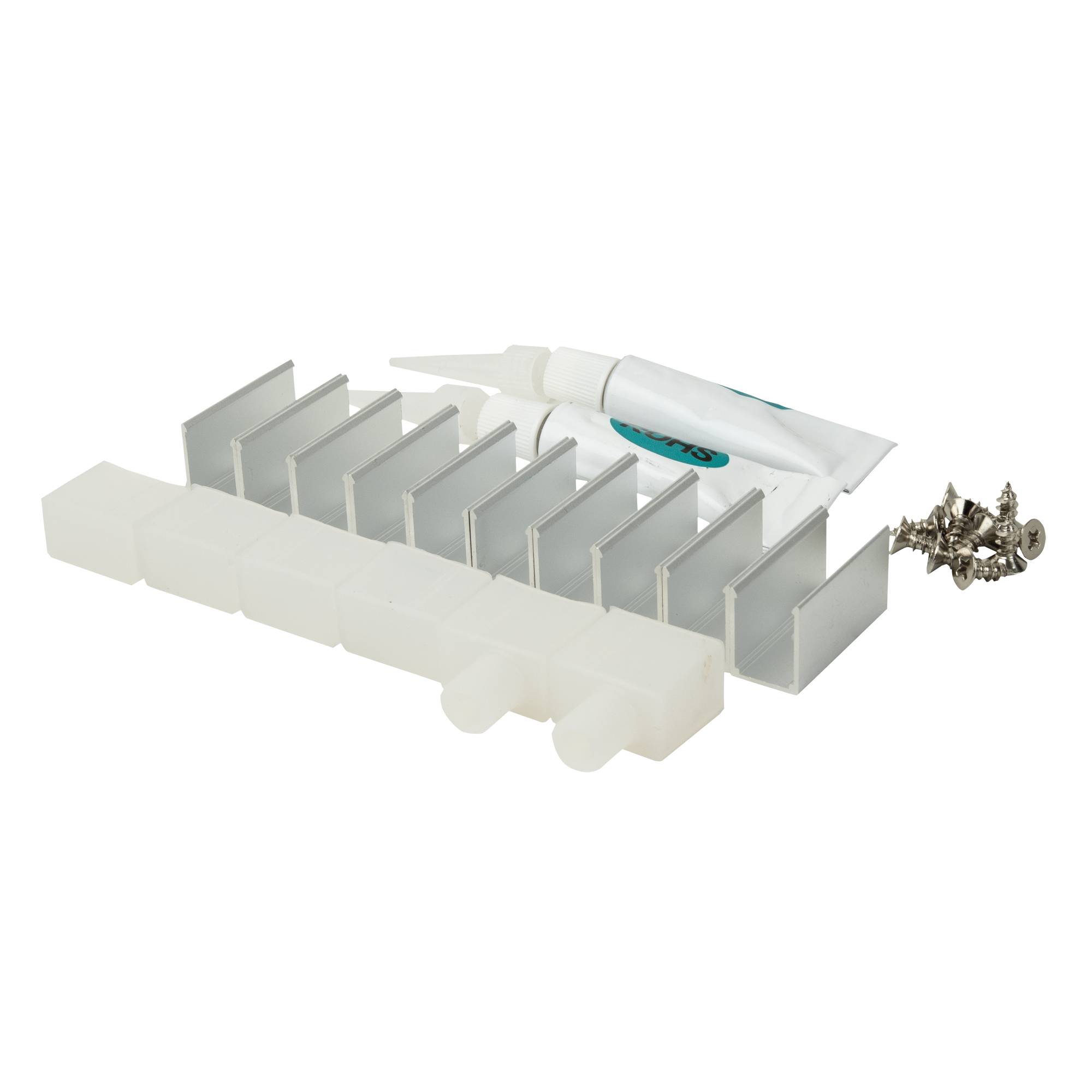 Wandanker und Schrauben neben einer Tube Klebstoff für Montage- oder Reparaturarbeiten.